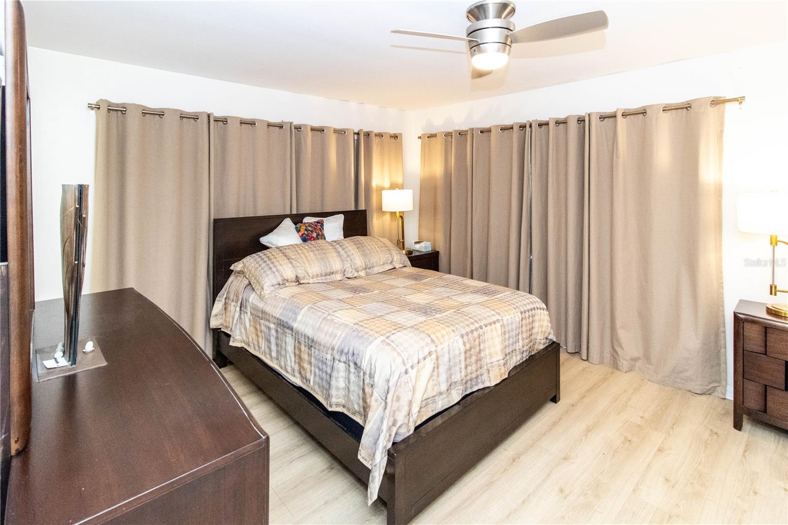 209 WESTWINDS DR, PALM HARBOR, FL, 34683