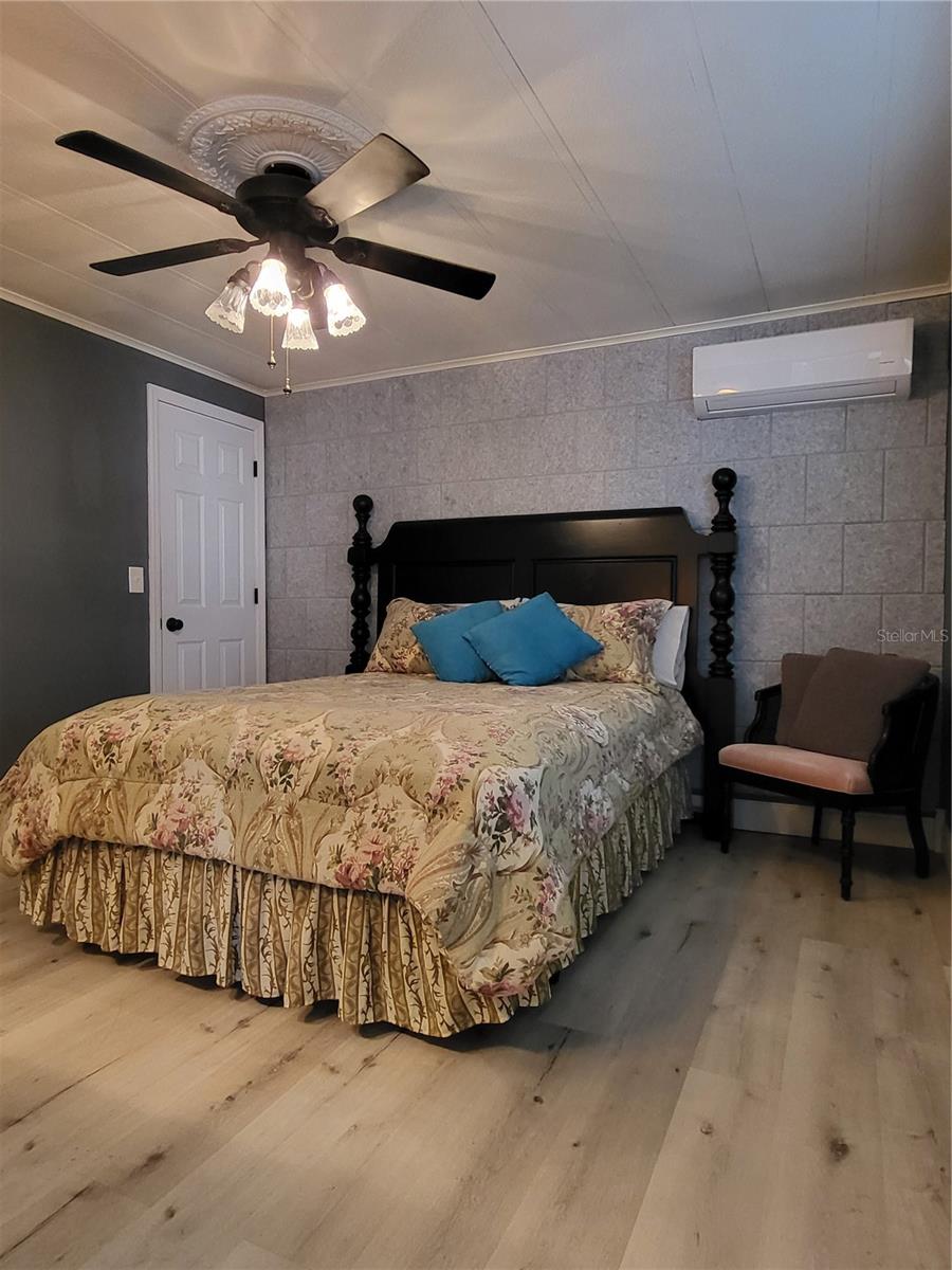 2291 E BAY DR #102, LARGO, FL, 33771