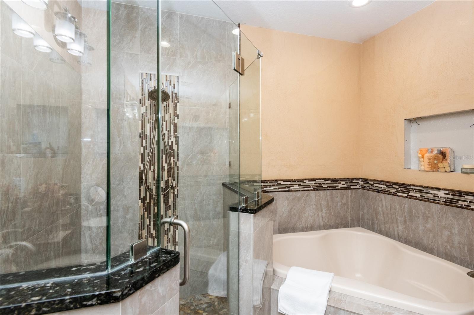 4445 AMBERLY OAKS CT, TAMPA, FL, 33614