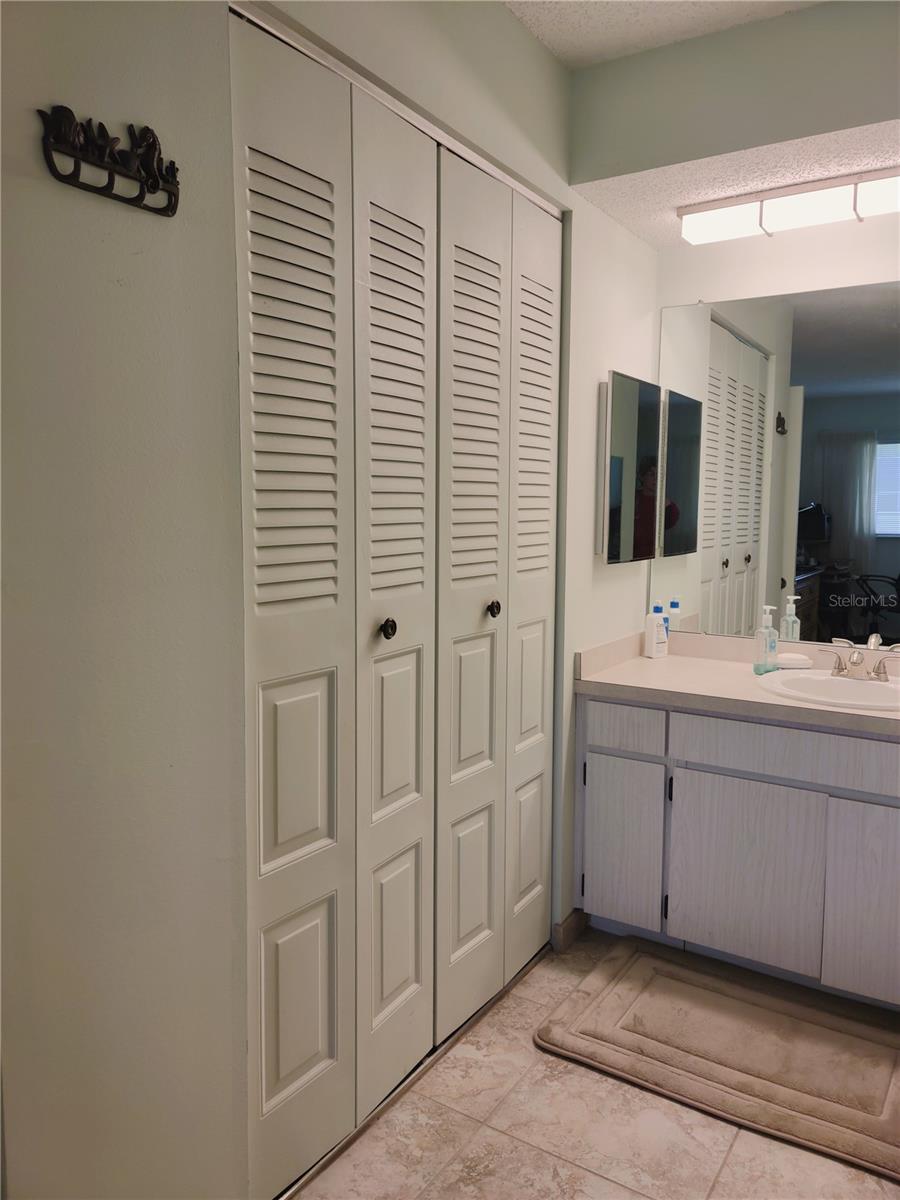 4634 LAKE BLVD, CLEARWATER, FL, 33762