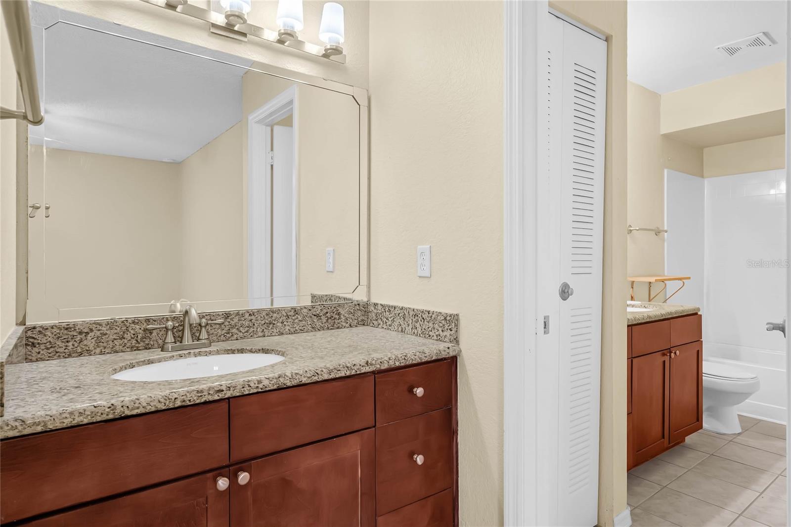 5108 CONROY RD #17, ORLANDO, FL, 32811