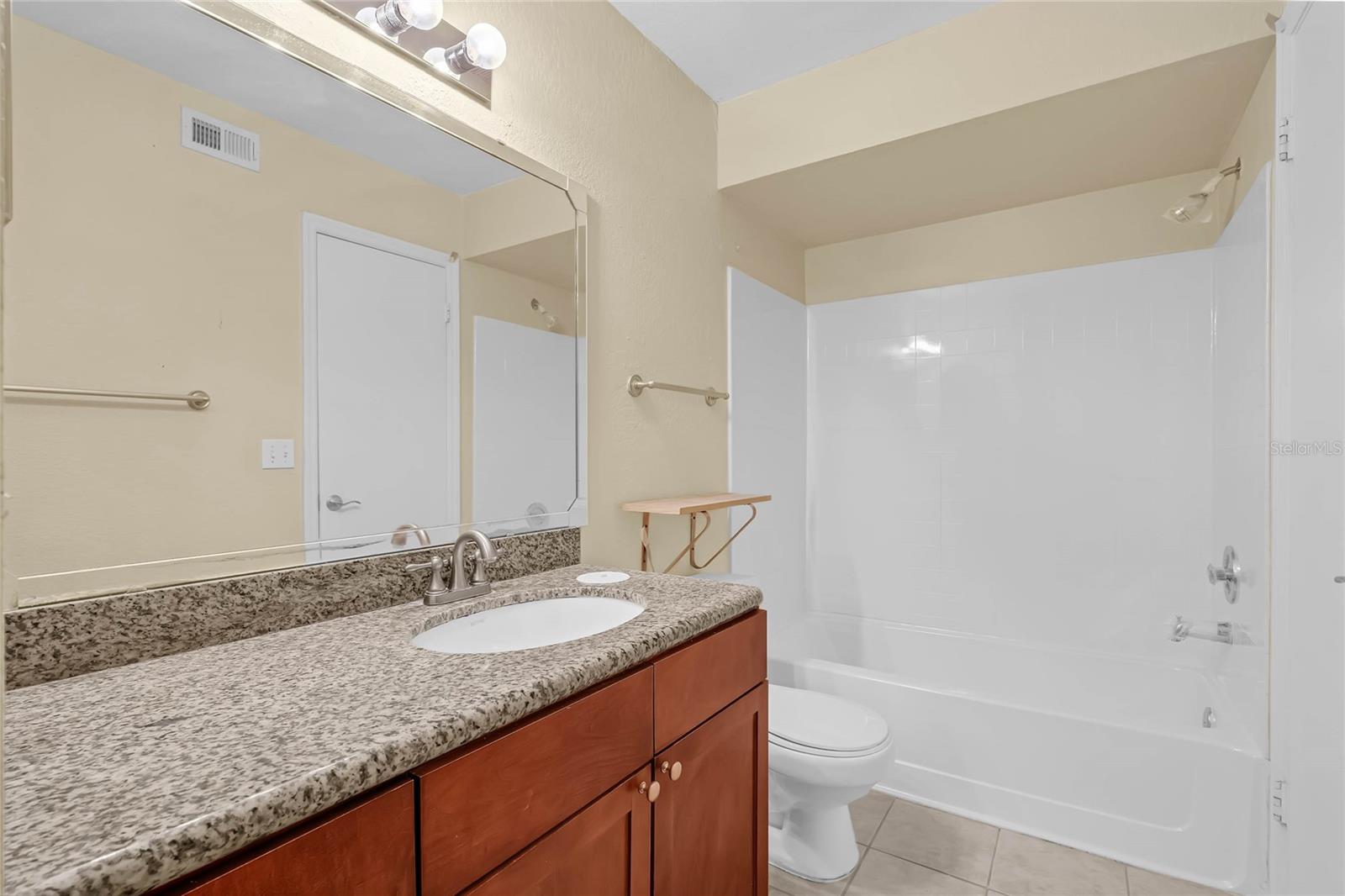 5108 CONROY RD #17, ORLANDO, FL, 32811