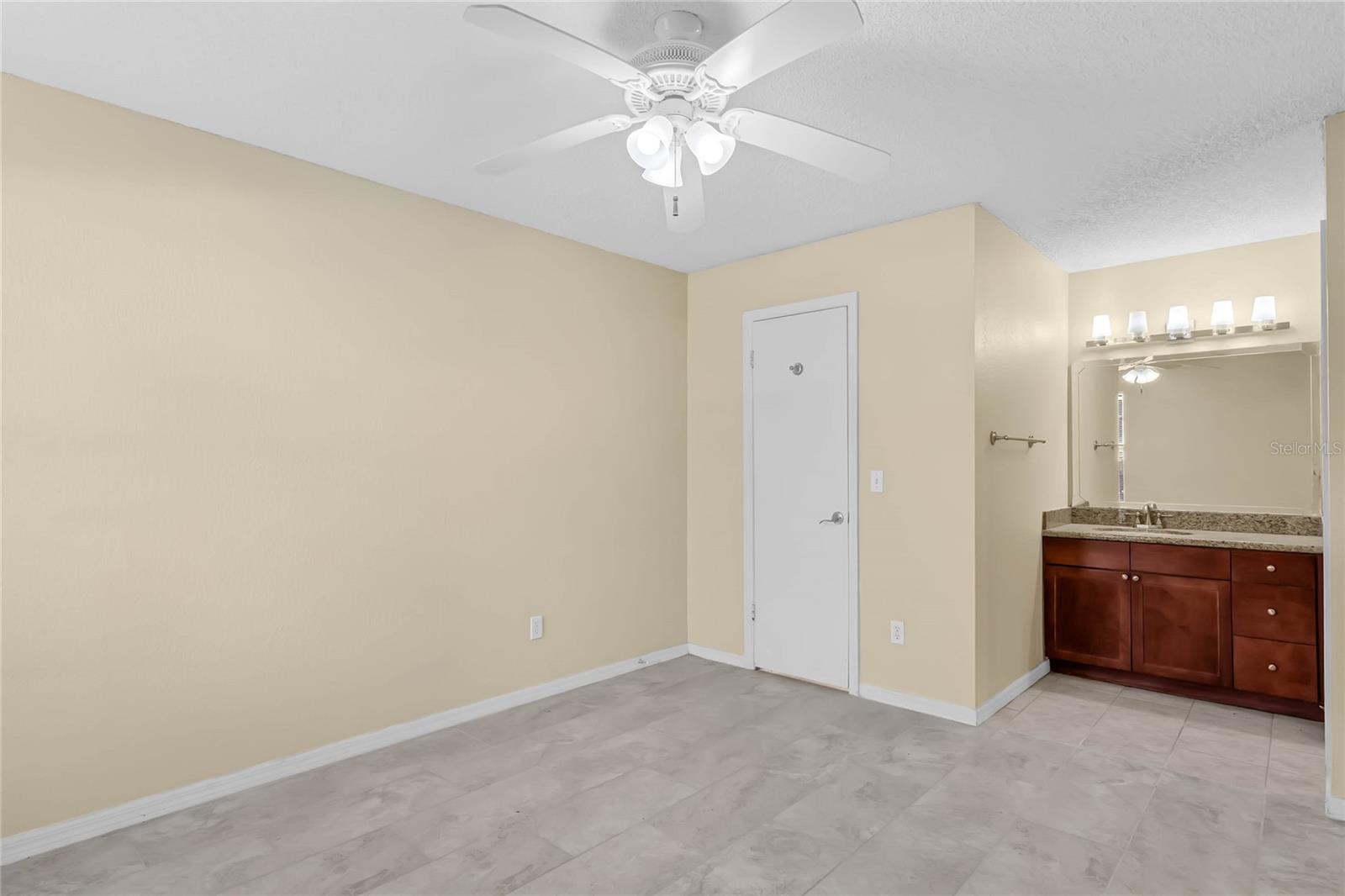 5108 CONROY RD #17, ORLANDO, FL, 32811