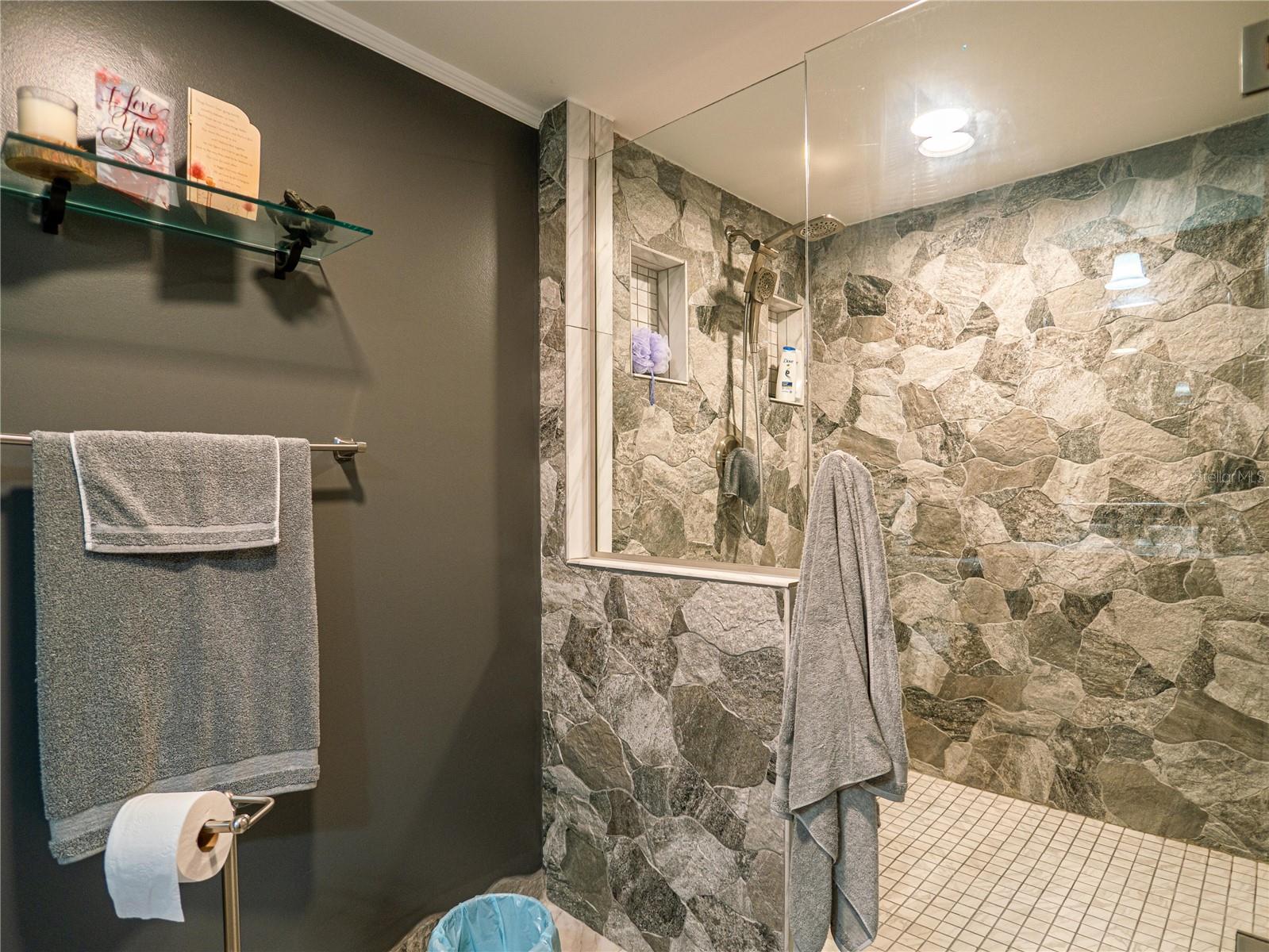 6033 DAHLIA DR, ORLANDO, FL, 32807