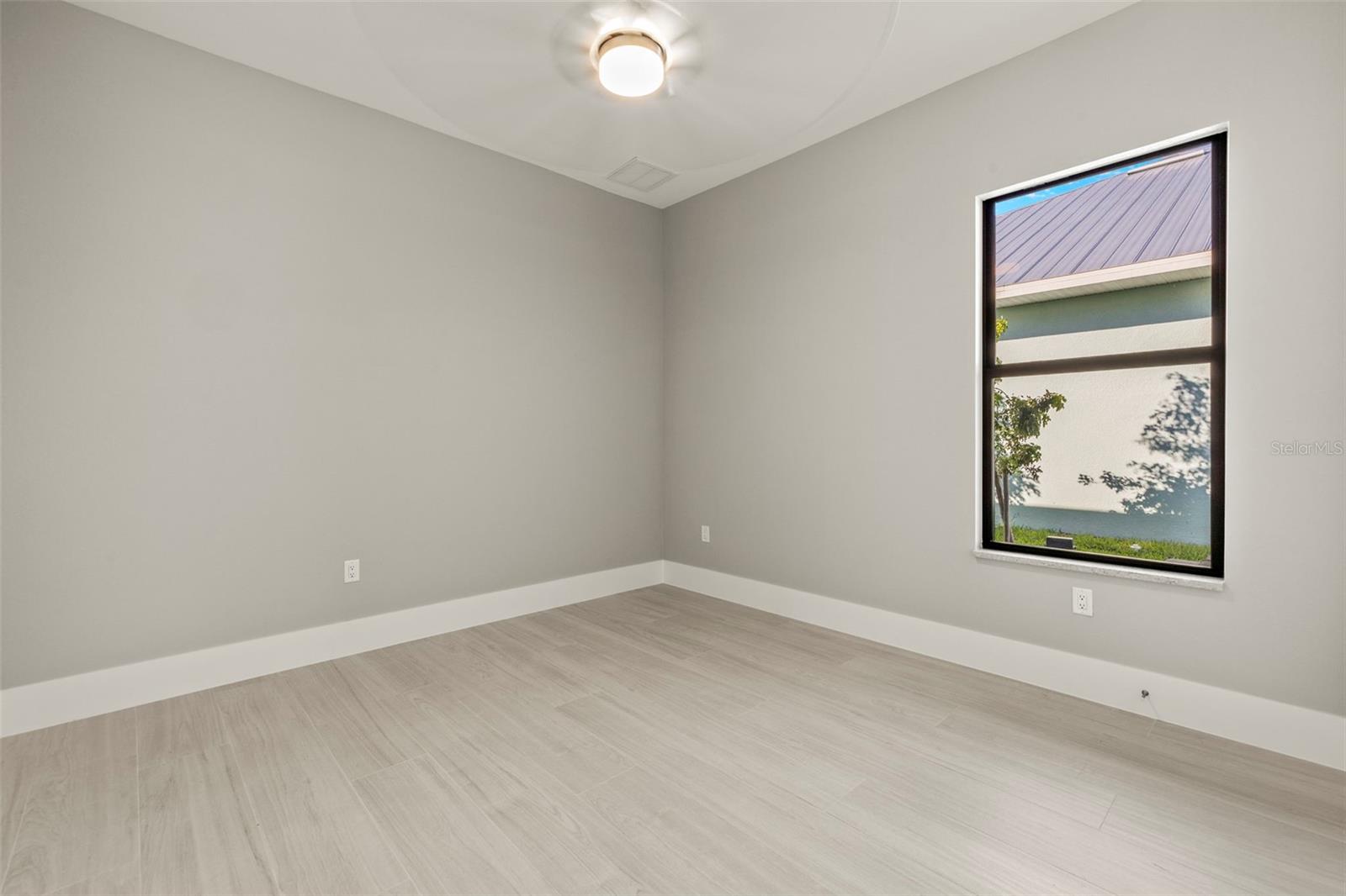 301 NW 39TH AVE, CAPE CORAL, FL, 33993