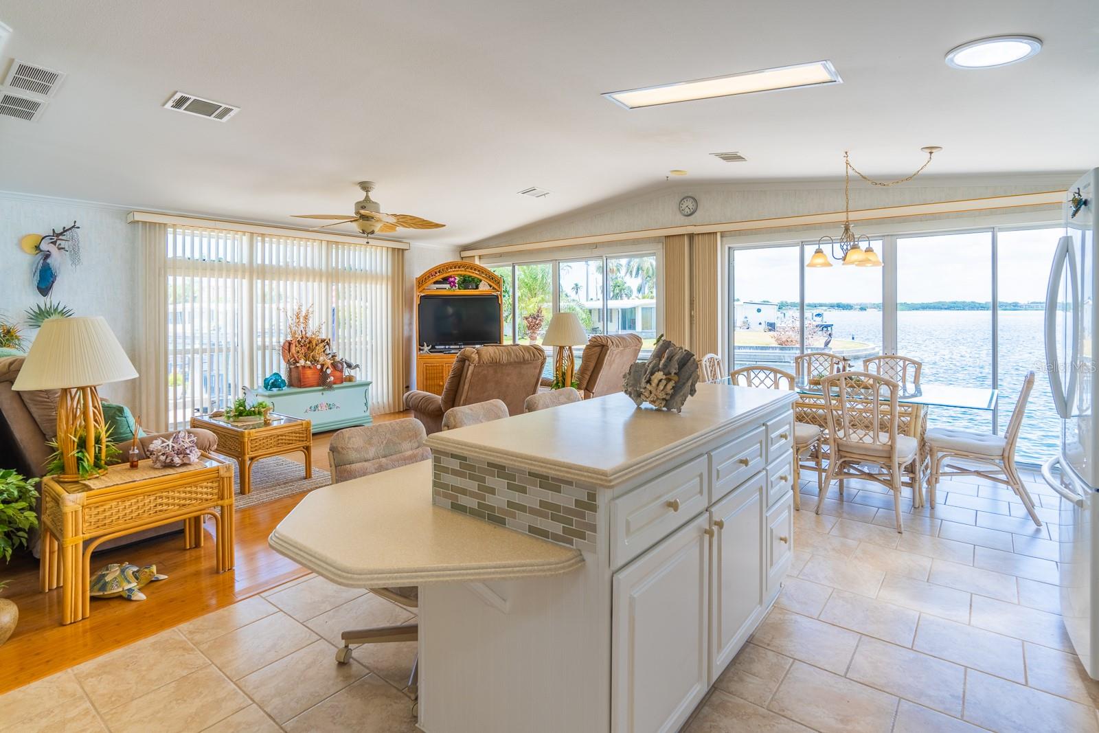 18675 US HIGHWAY 19 N #389, CLEARWATER, FL, 33764