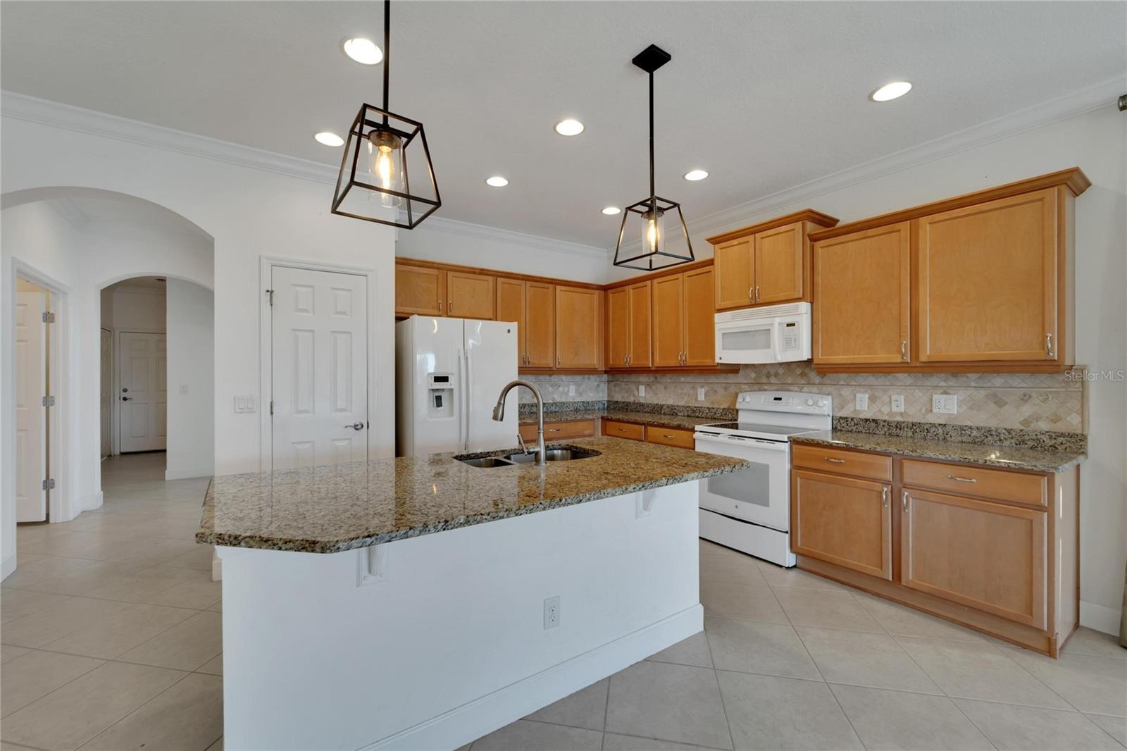 2226 NOTTINGHAM GREENS DR #2226, SUN CITY CENTER, FL, 33573