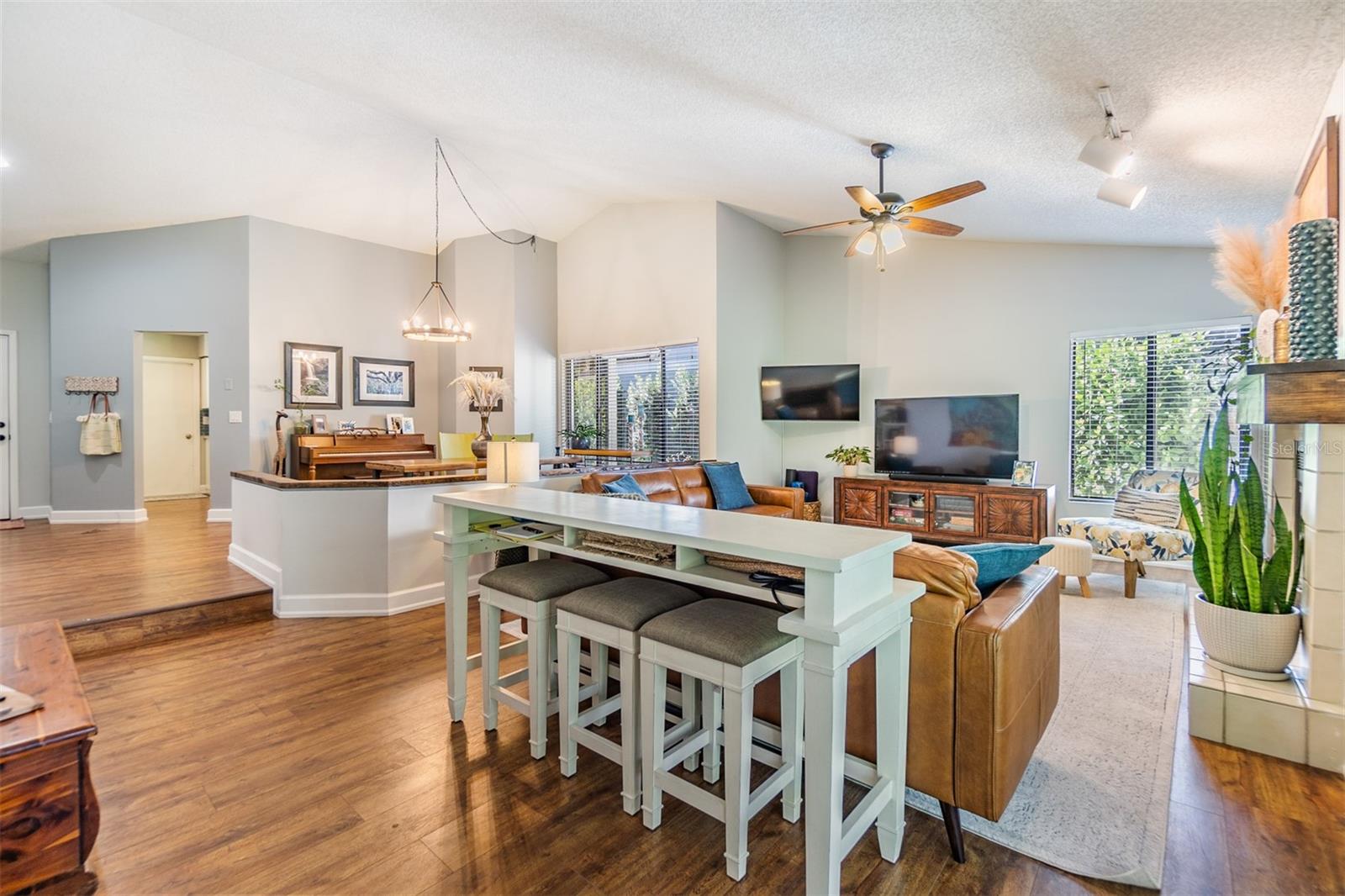 14631 VILLAGE GLEN CIR, TAMPA, FL, 33618