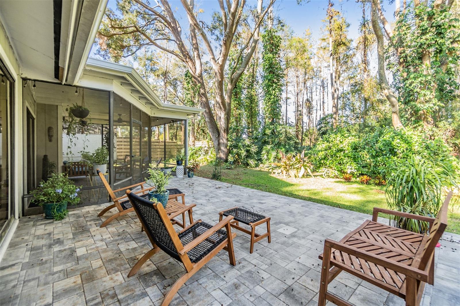 14631 VILLAGE GLEN CIR, TAMPA, FL, 33618