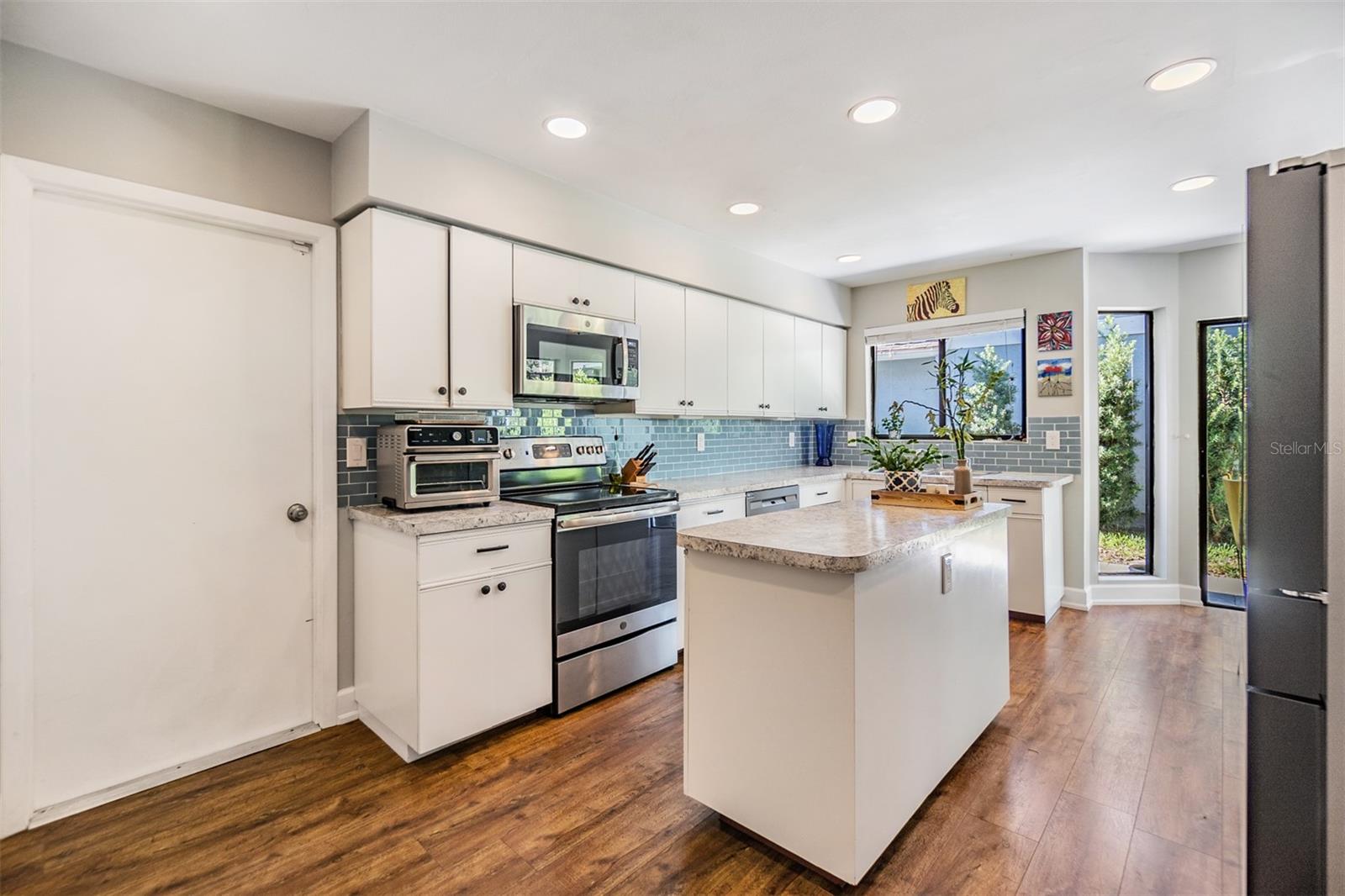 14631 VILLAGE GLEN CIR, TAMPA, FL, 33618