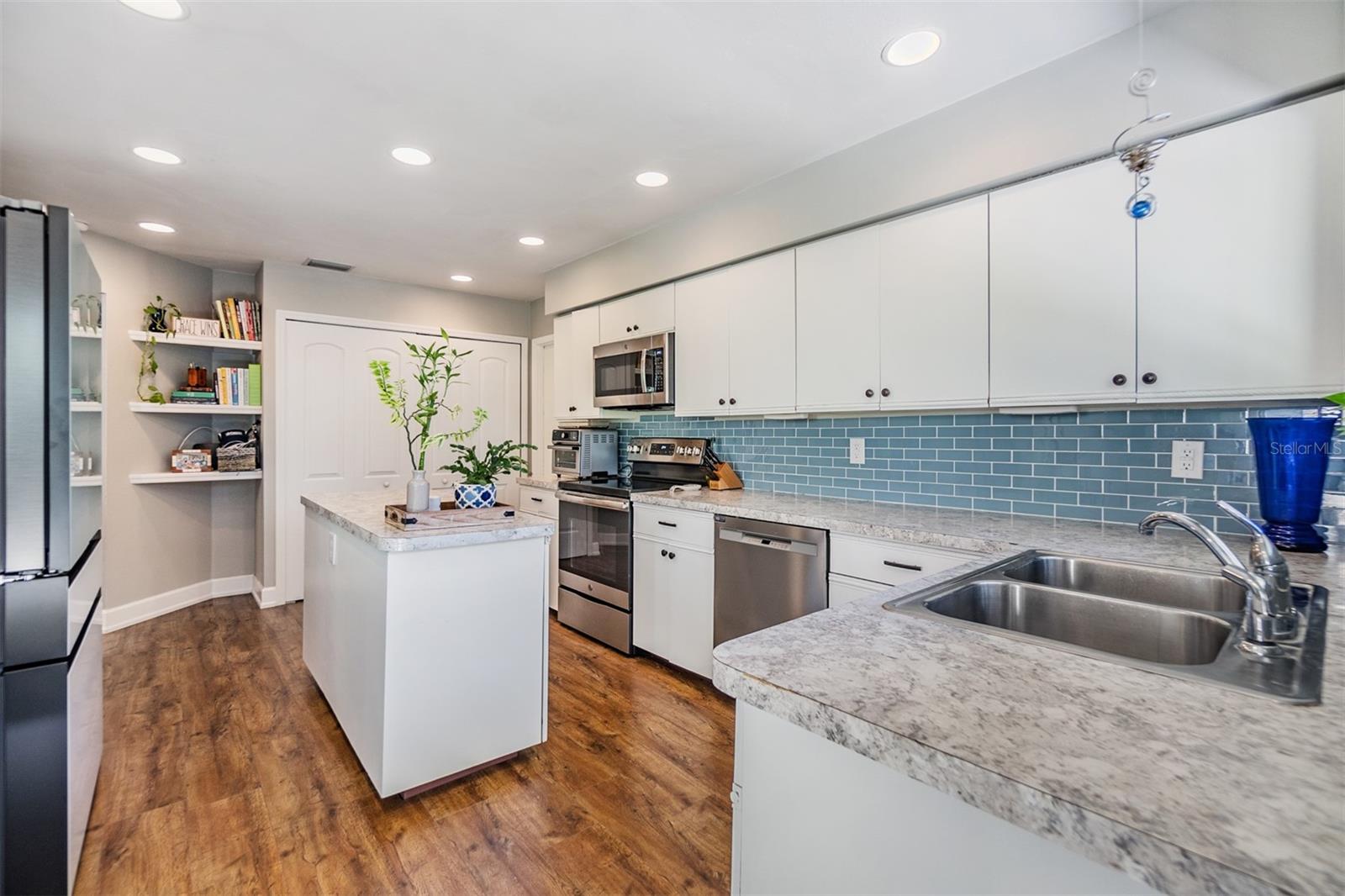 14631 VILLAGE GLEN CIR, TAMPA, FL, 33618