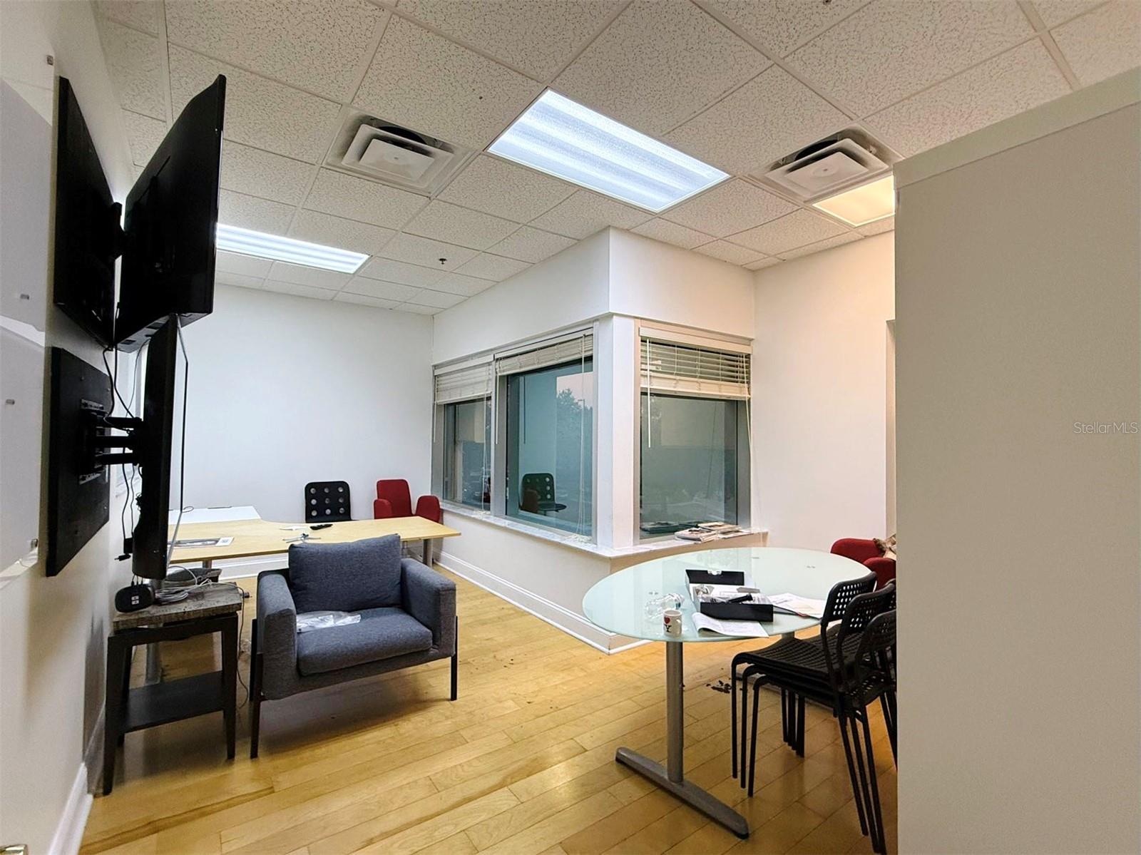 6753 KINGSPOINTE PKWY #110, ORLANDO, FL, 32819