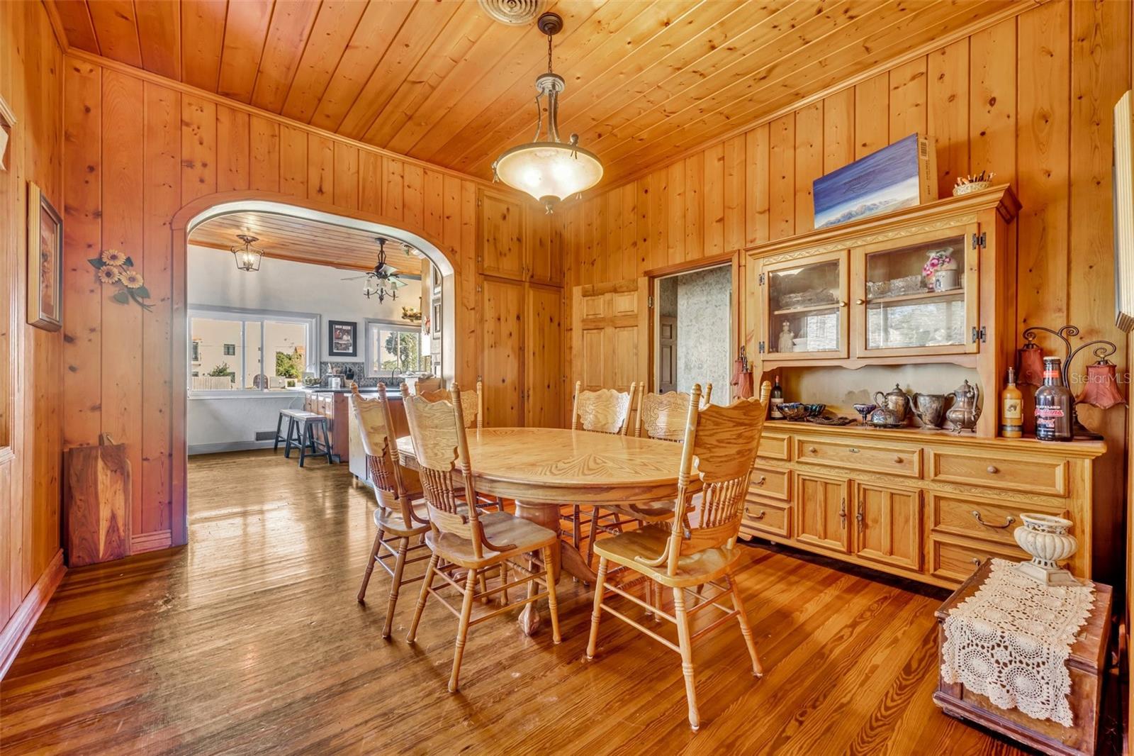 214 S WOODLAND ST, WINTER GARDEN, FL, 34787
