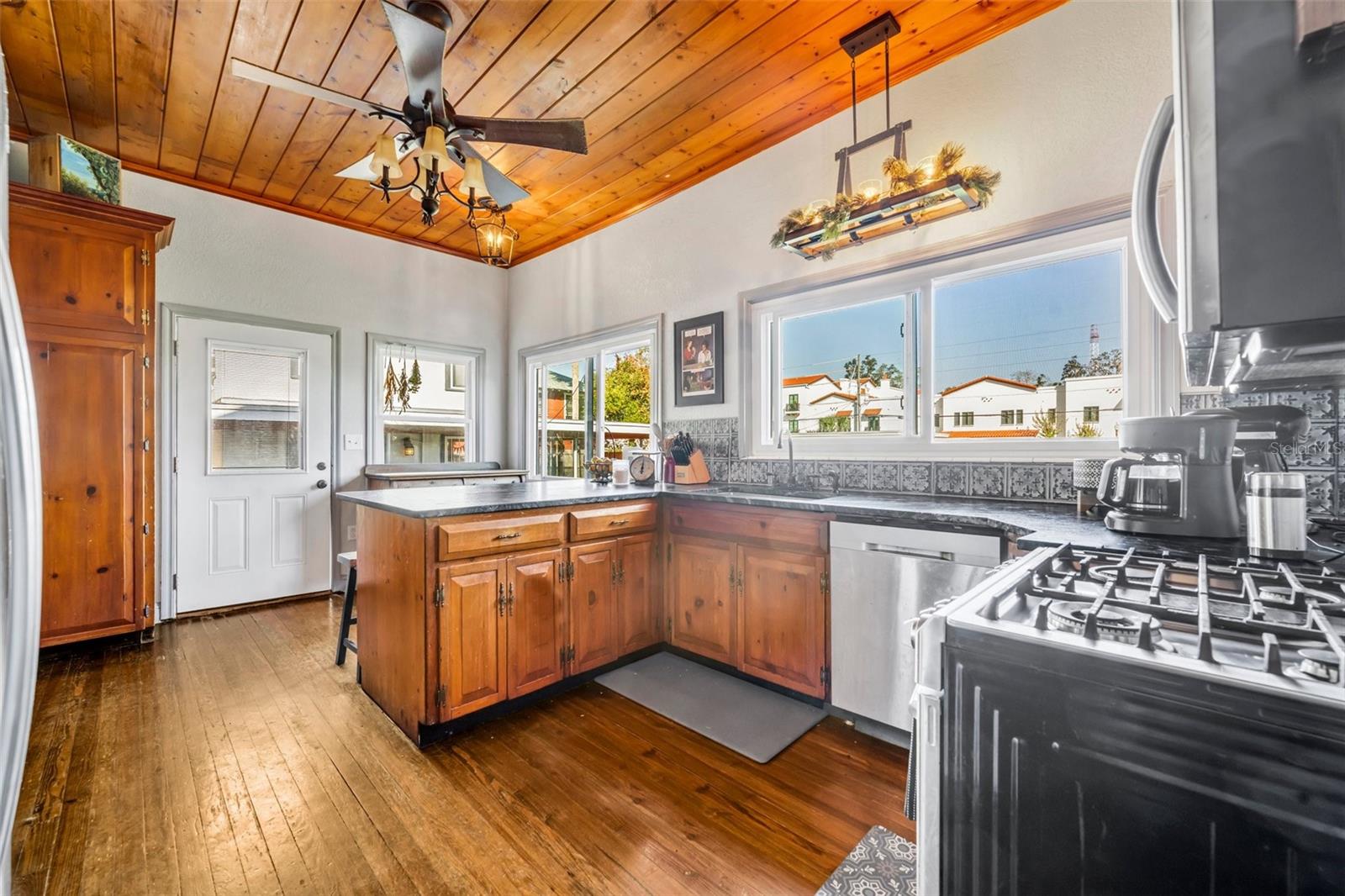 214 S WOODLAND ST, WINTER GARDEN, FL, 34787