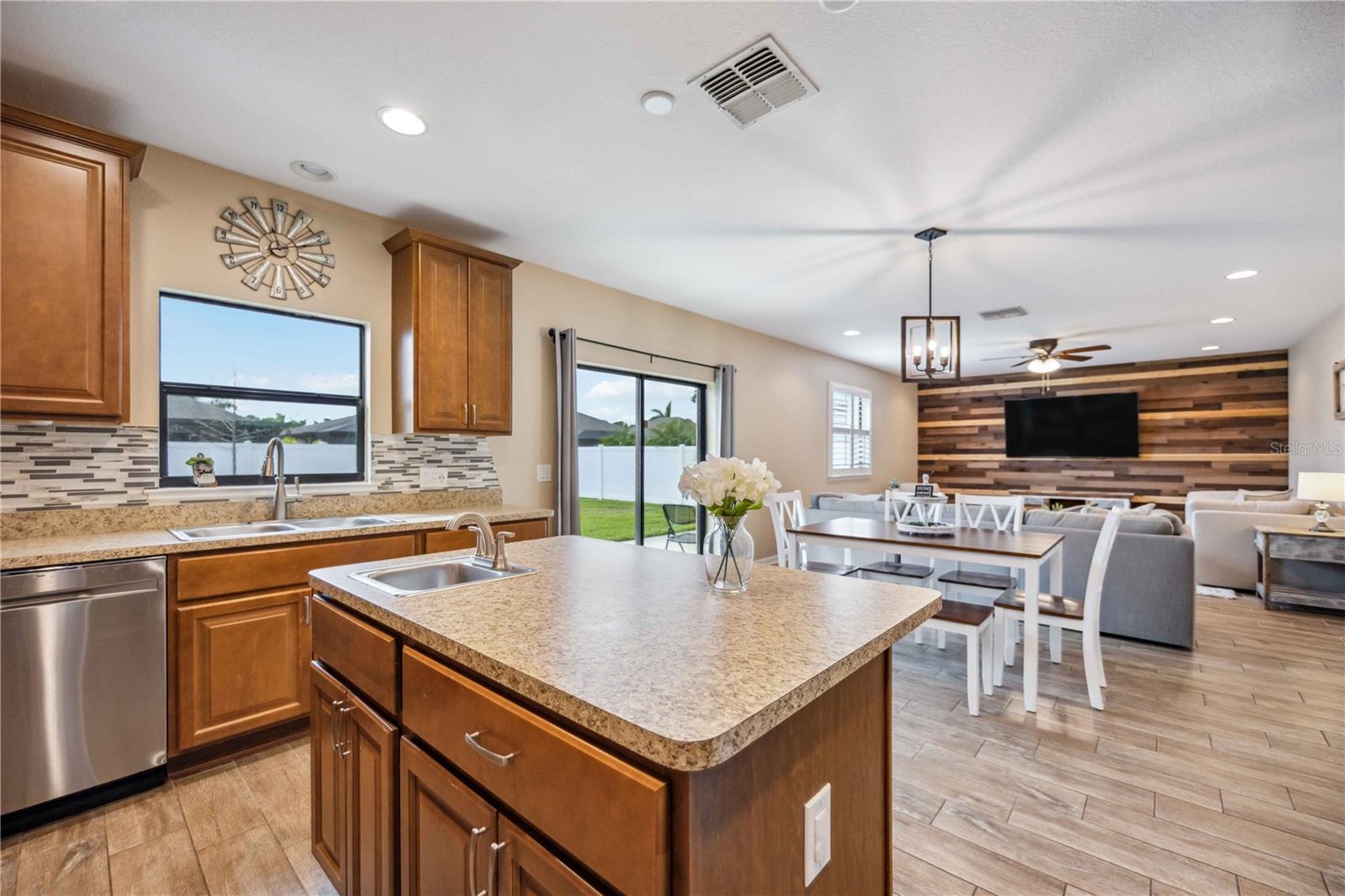 2084 LA PALMA AVE, PORT CHARLOTTE, FL, 33953