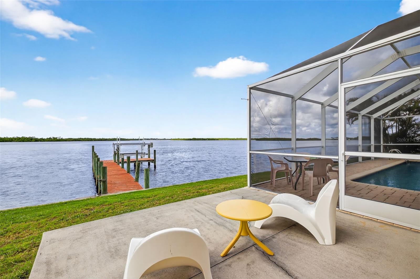 3220 PEACE RIVER DR, PUNTA GORDA, FL, 33983
