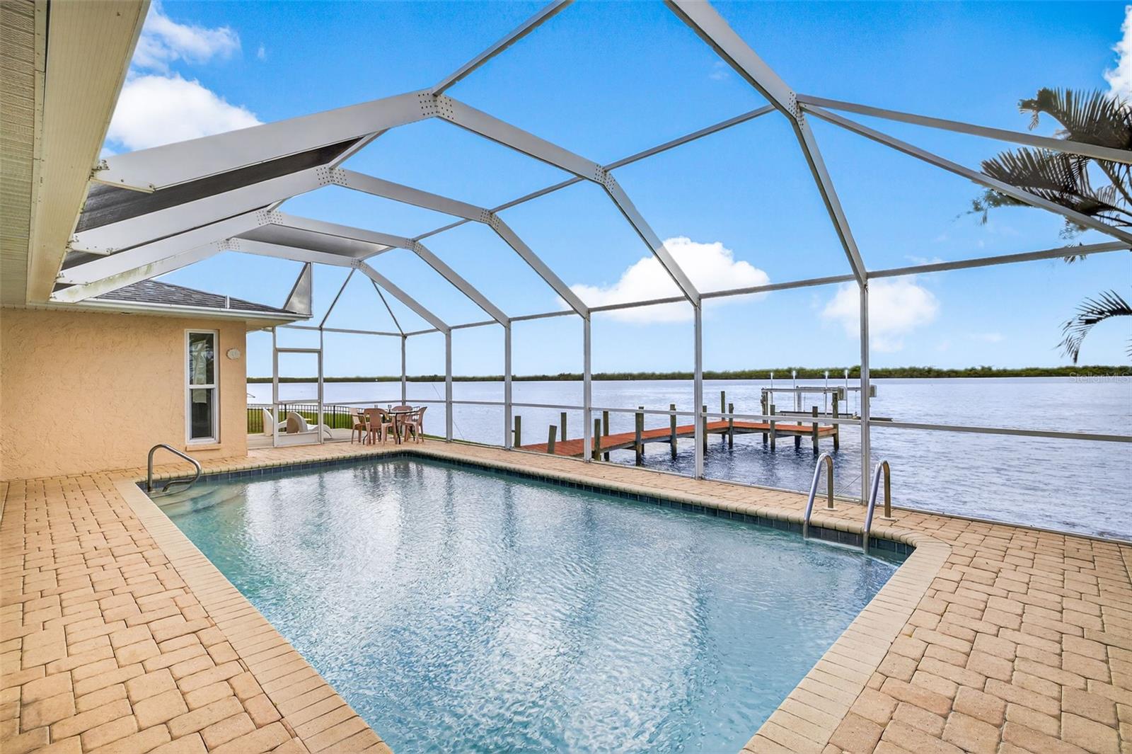 3220 PEACE RIVER DR, PUNTA GORDA, FL, 33983