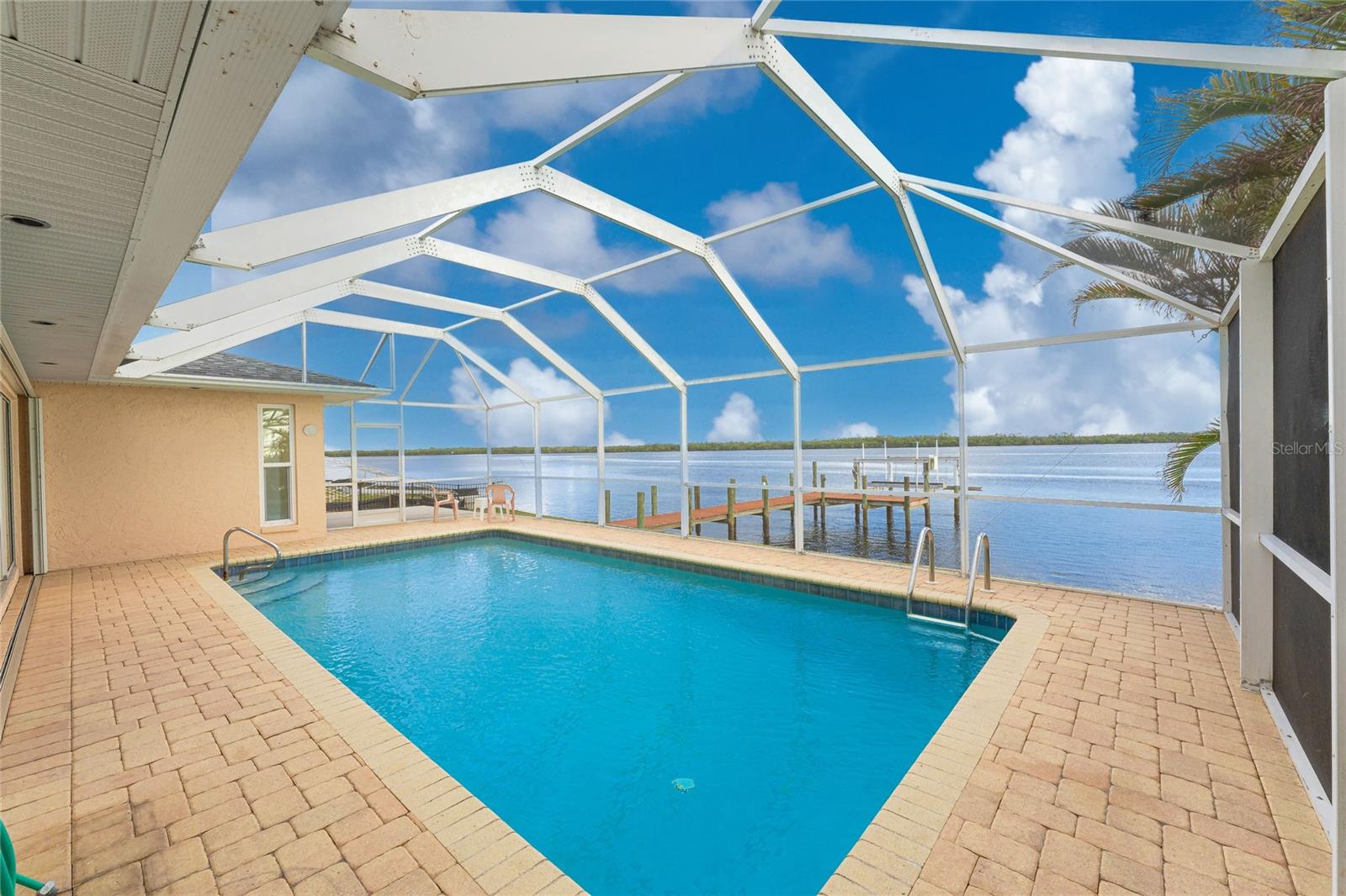 3220 PEACE RIVER DR, PUNTA GORDA, FL, 33983