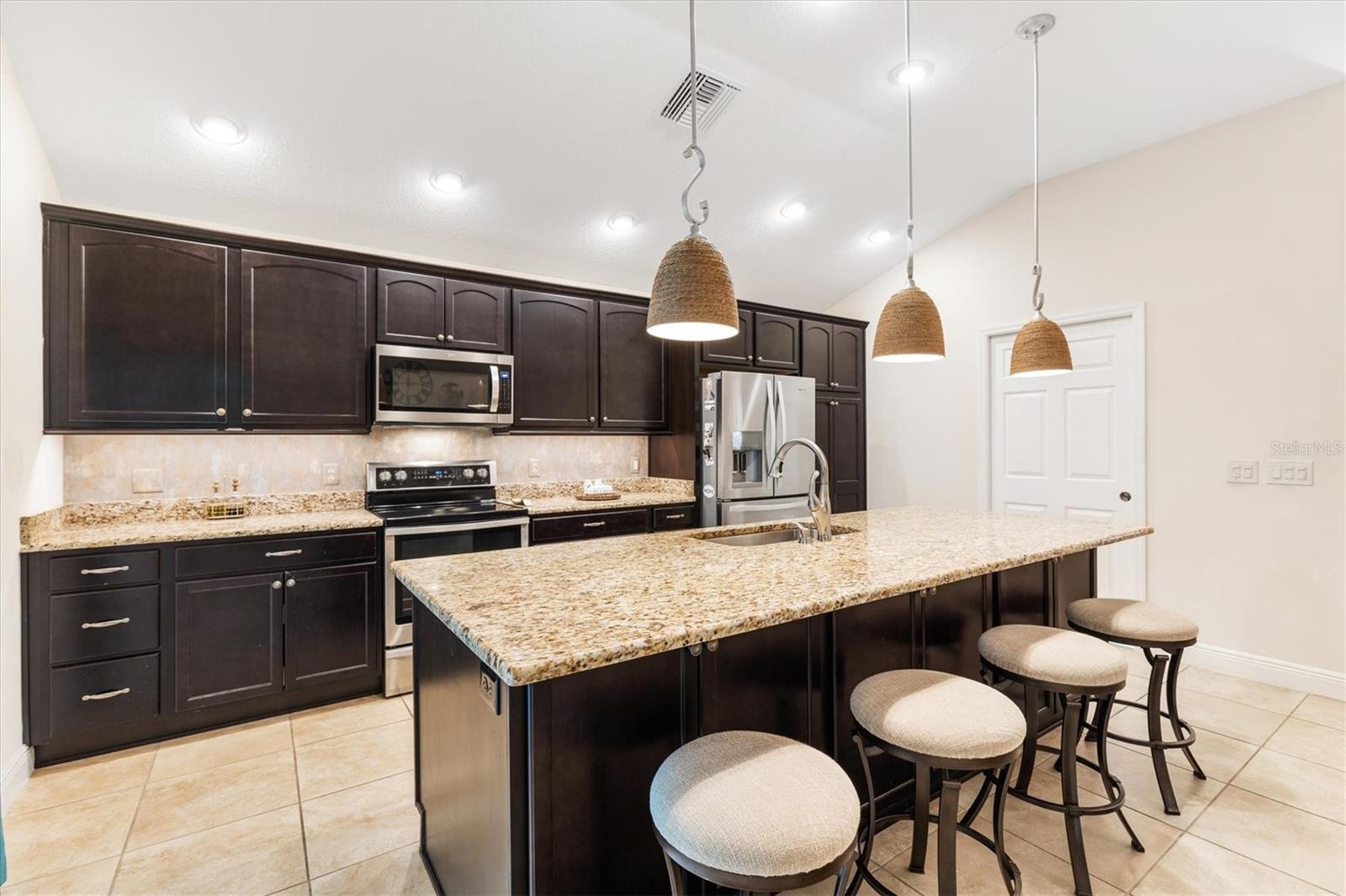 3230 JOY LN, THE VILLAGES, FL, 32163