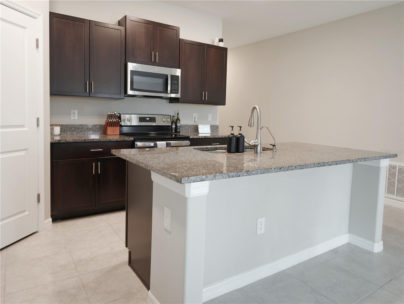1983 FAN ALOE WAY, RUSKIN, FL, 33570