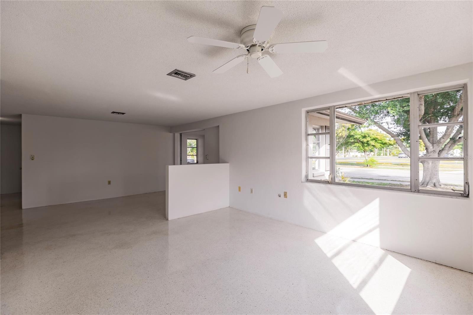 515 W OLYMPIA AVE, PUNTA GORDA, FL, 33950