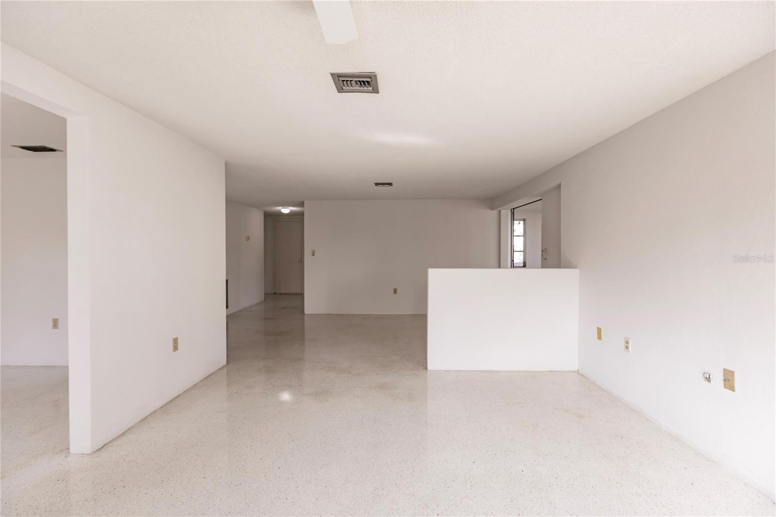 515 W OLYMPIA AVE, PUNTA GORDA, FL, 33950