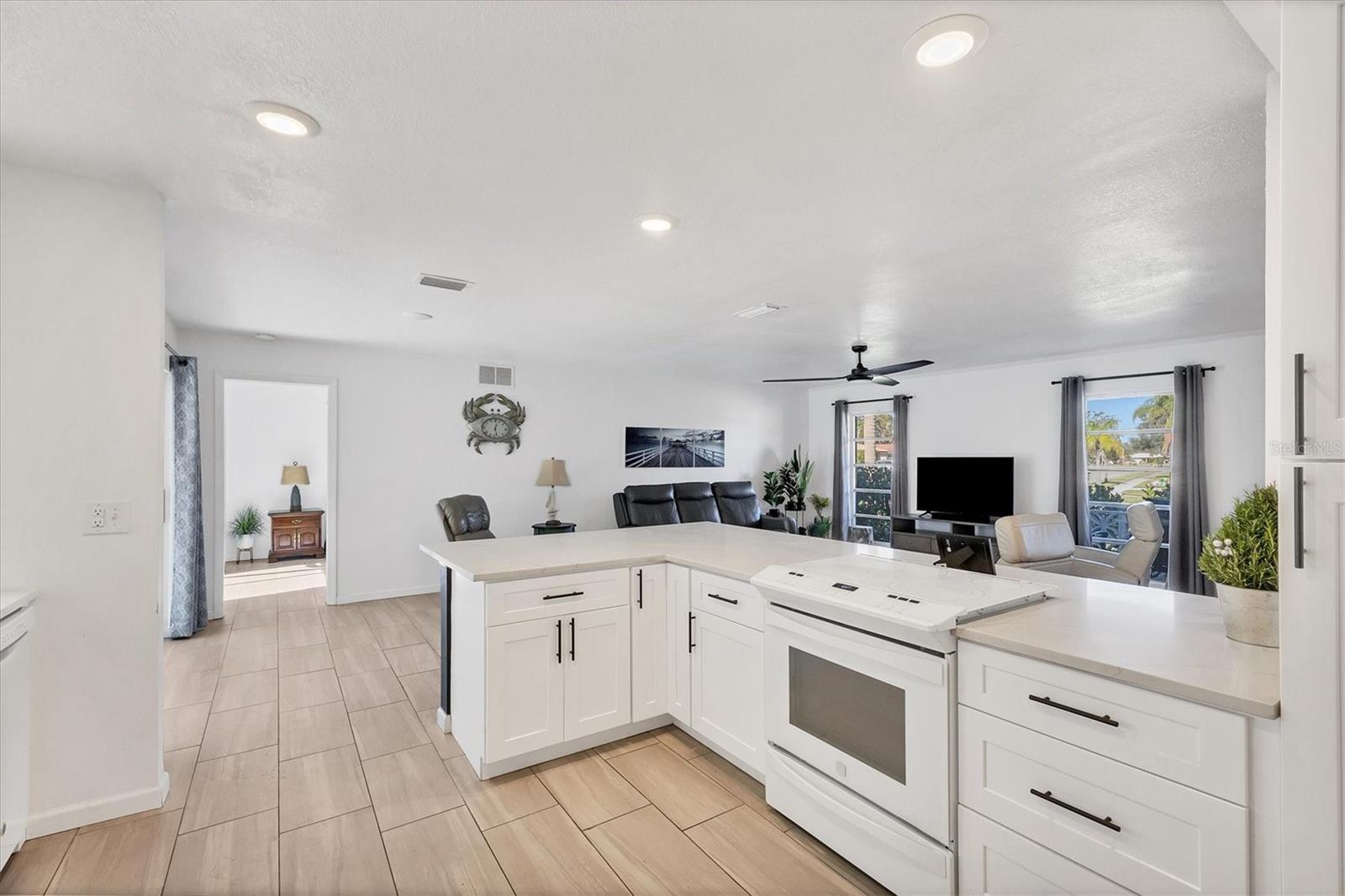 2410 CASS ST, SARASOTA, FL, 34231