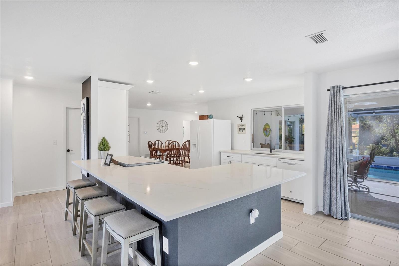 2410 CASS ST, SARASOTA, FL, 34231