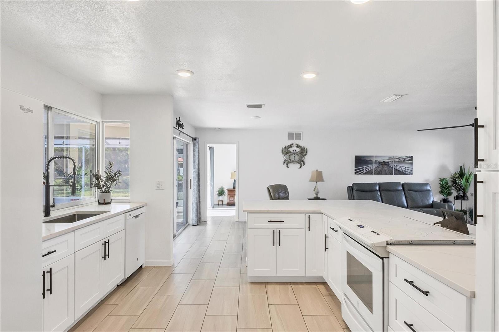 2410 CASS ST, SARASOTA, FL, 34231