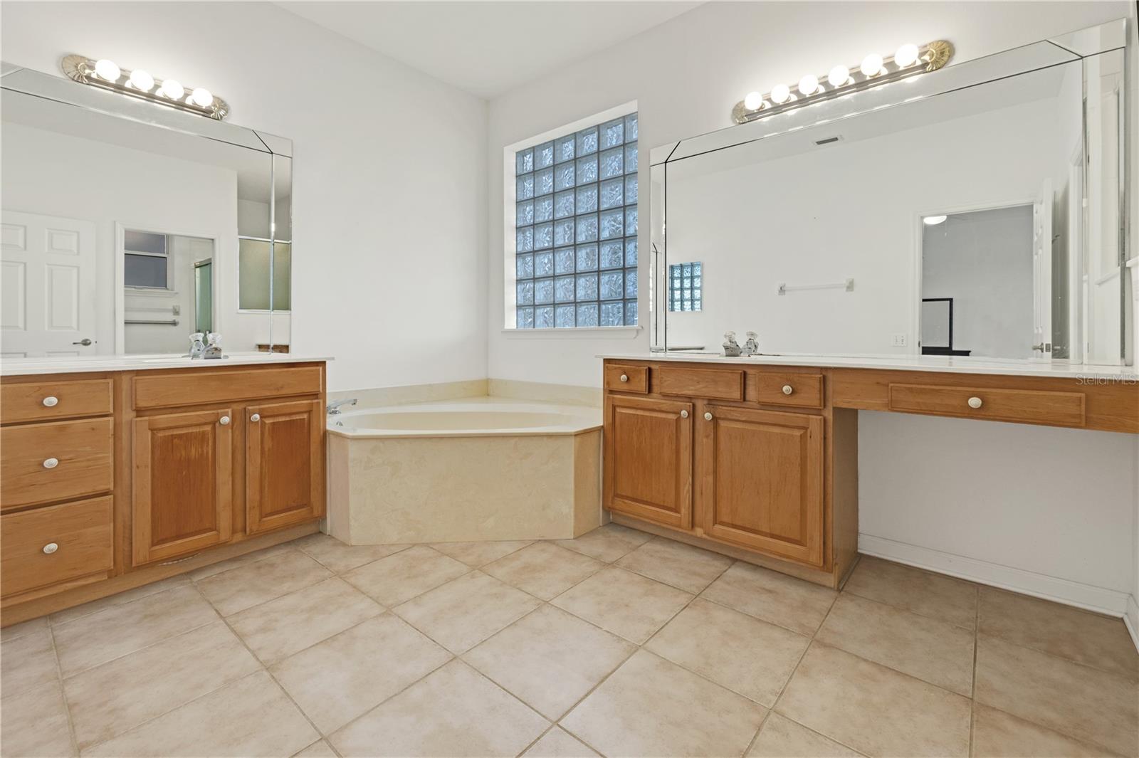 13 SHINNECOCK DR, PALM COAST, FL, 32137