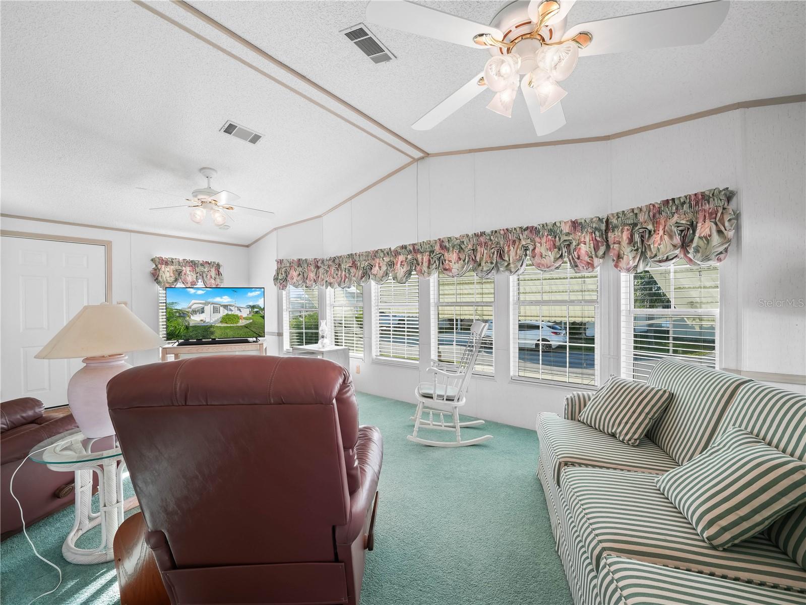 28 ROYAL COACHMAN ST, LAKE WALES, FL, 33898