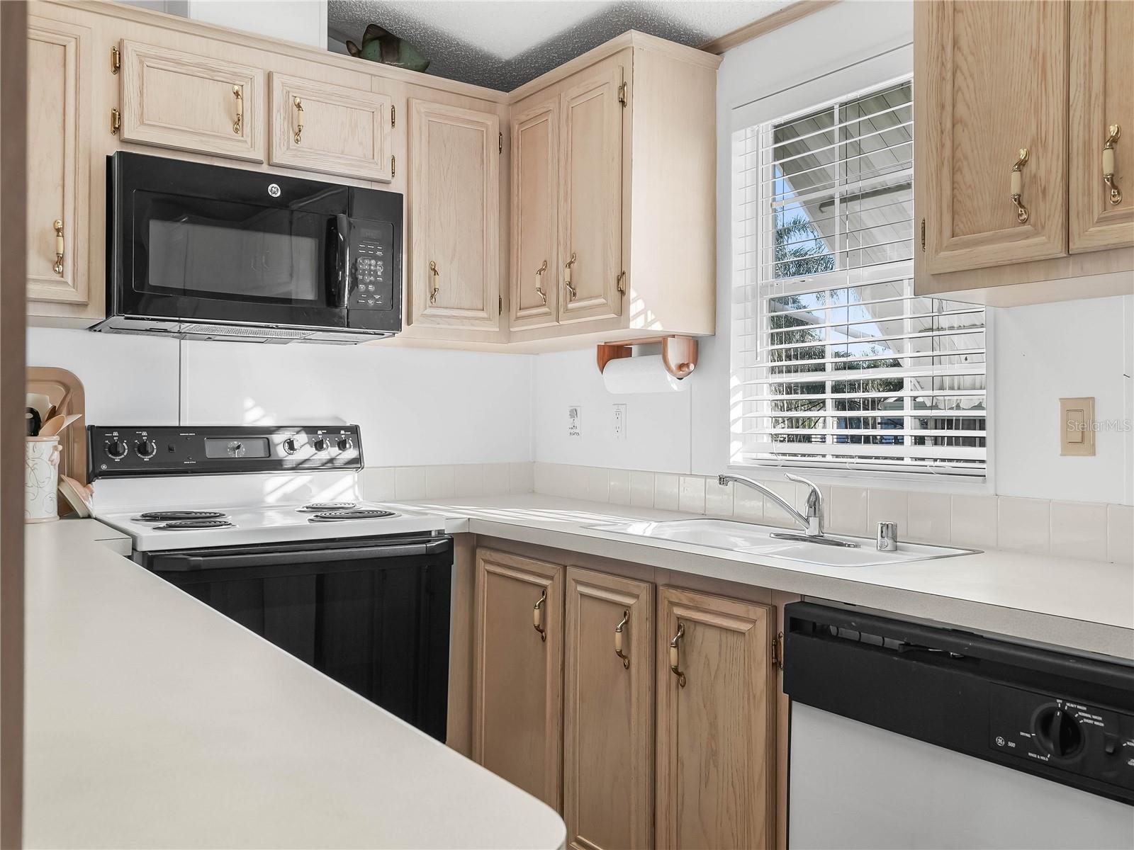 28 ROYAL COACHMAN ST, LAKE WALES, FL, 33898