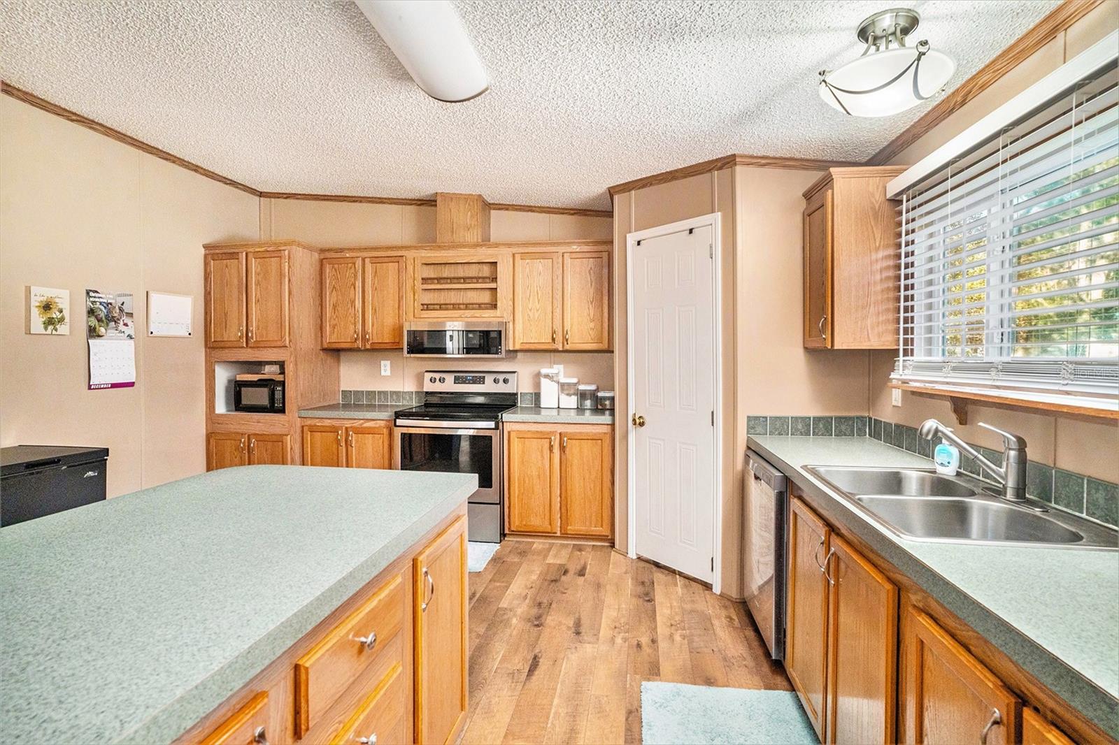 5224 R M D AVE, PLANT CITY, FL, 33566