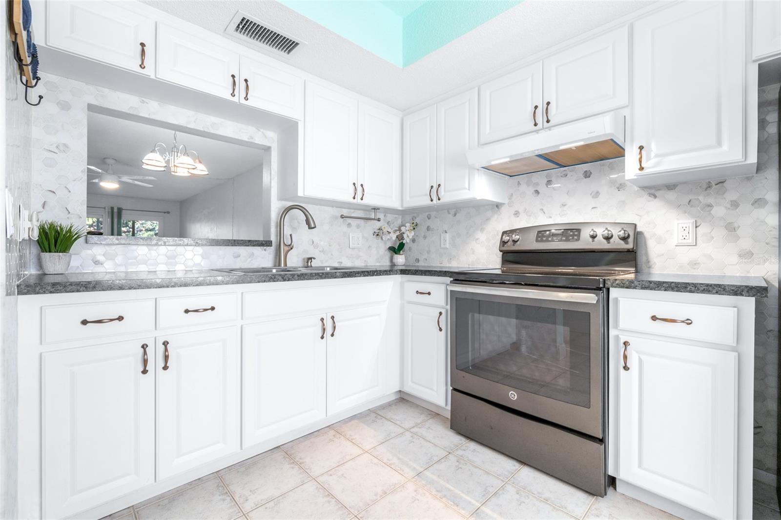 820 PATRICIA AVE #207, DUNEDIN, FL, 34698