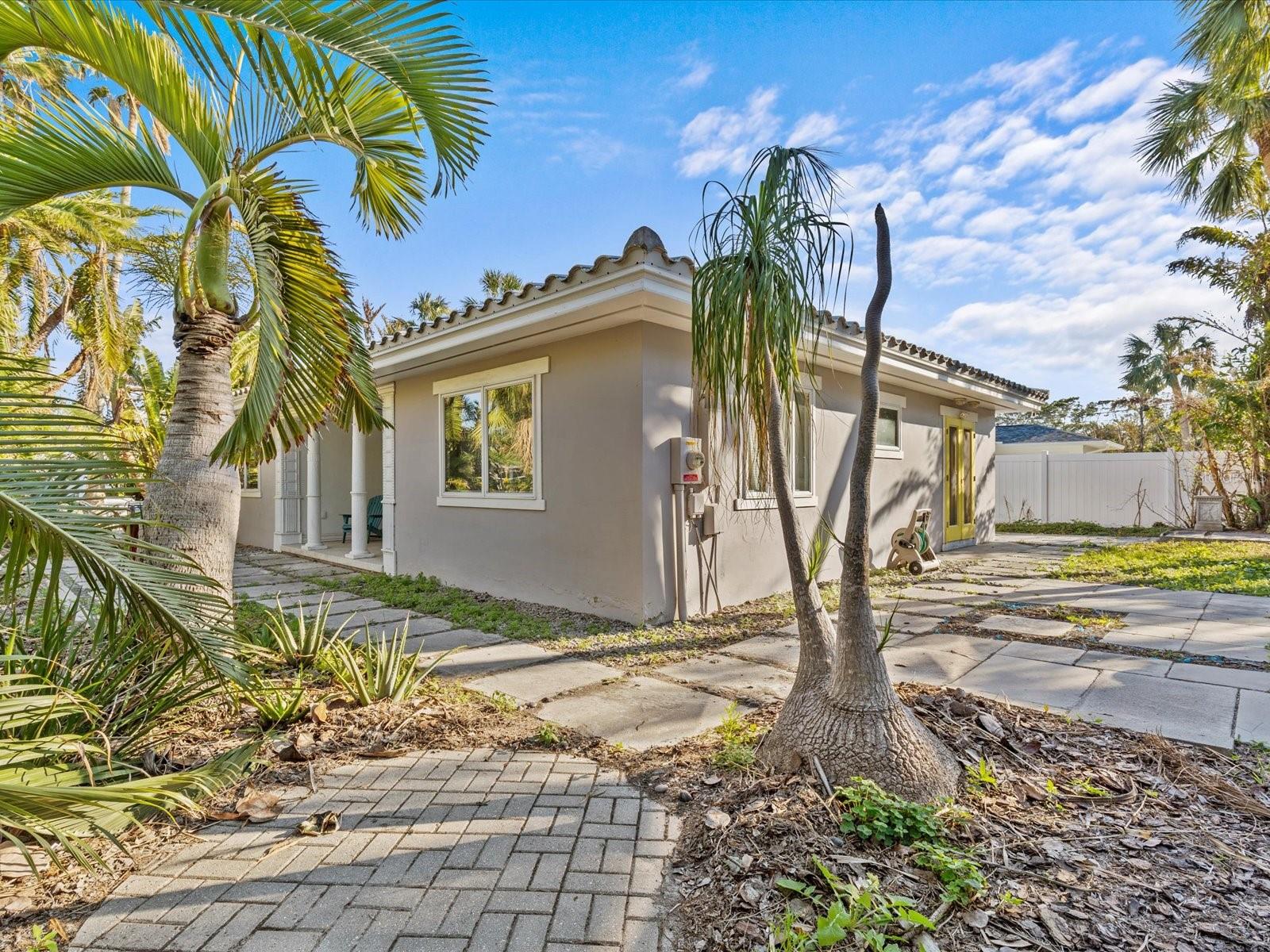 35 JUNIPER WAY, CLEARWATER BEACH, FL, 33767