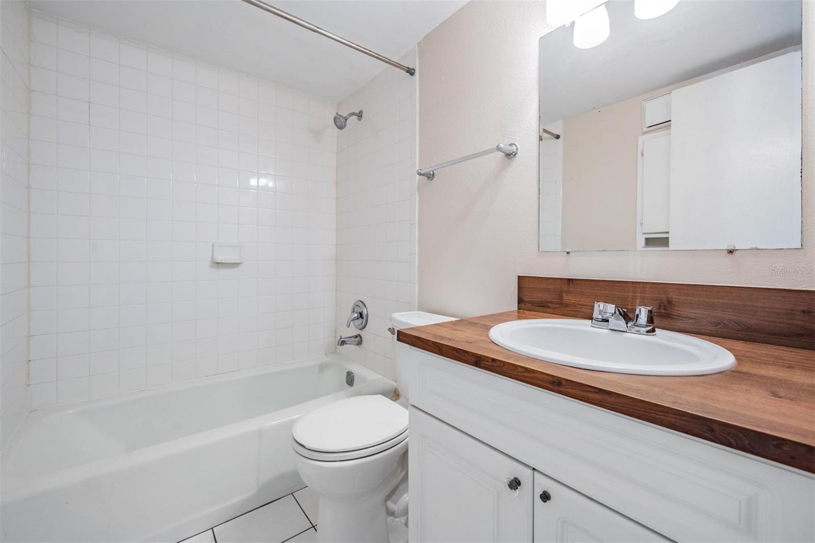 3206 W AZEELE ST #100, TAMPA, FL, 33609