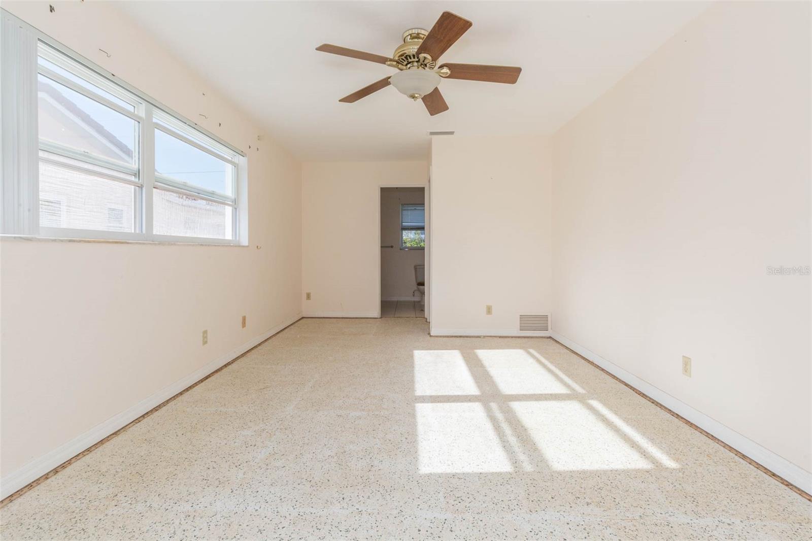 11775 6TH ST E, TREASURE ISLAND, FL, 33706