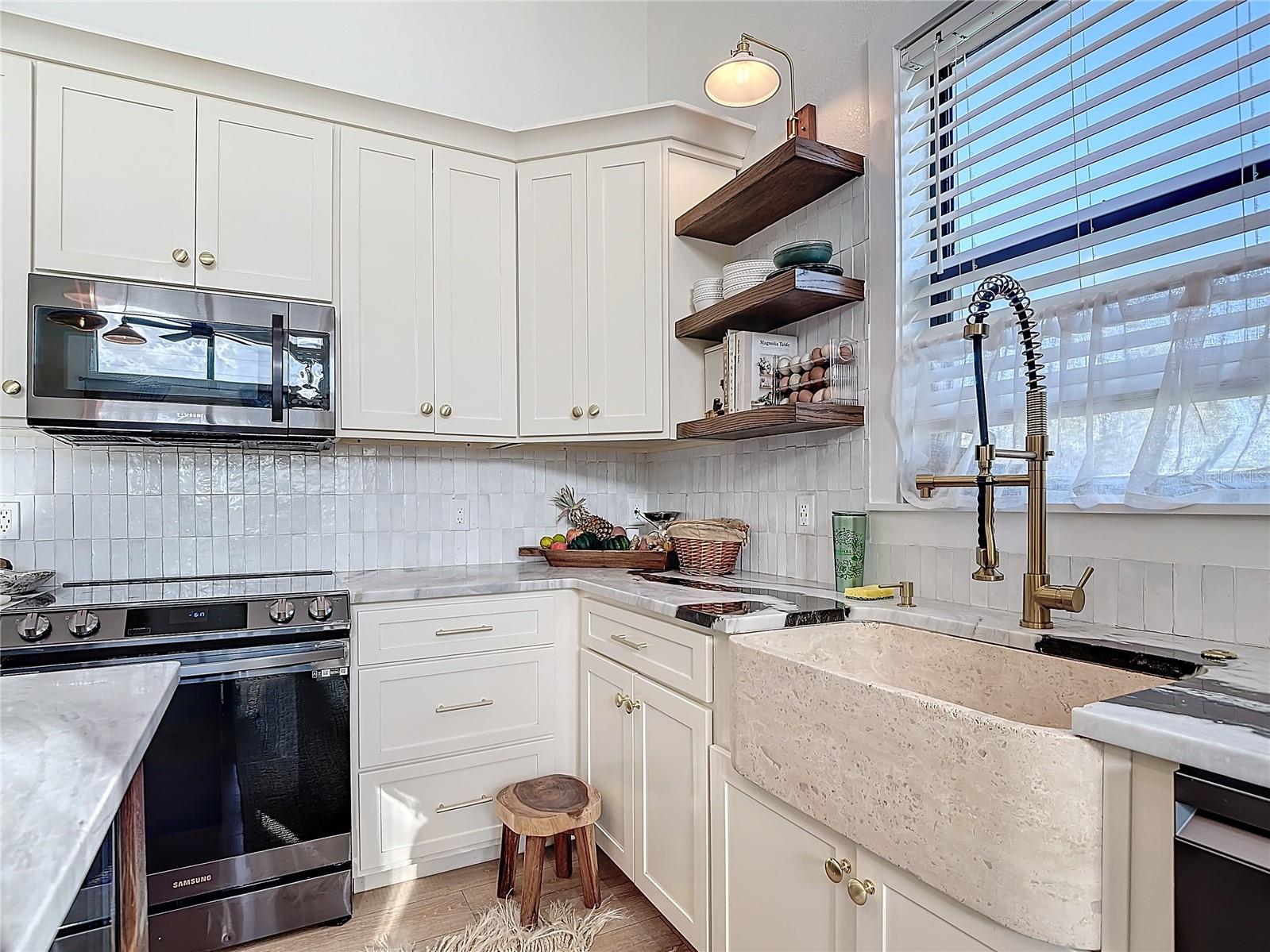 24502 YACHT CLUB BLVD, PUNTA GORDA, FL, 33955