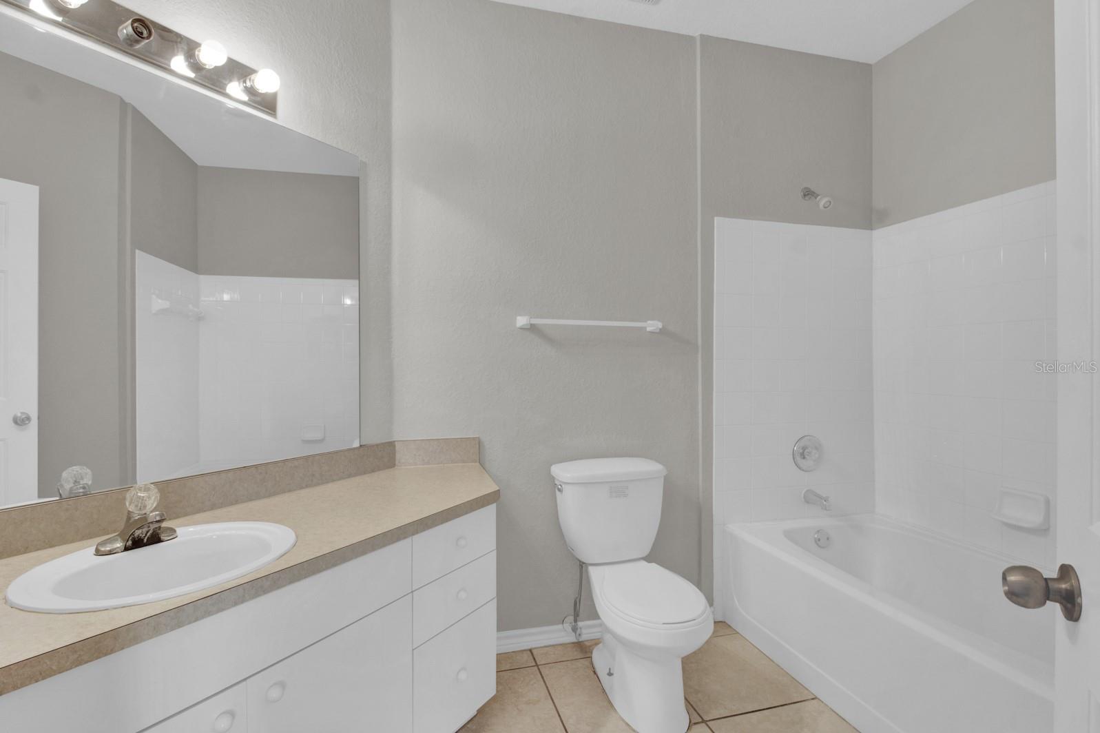 4333 BAYSIDE VILLAGE DR #210, TAMPA, FL, 33615