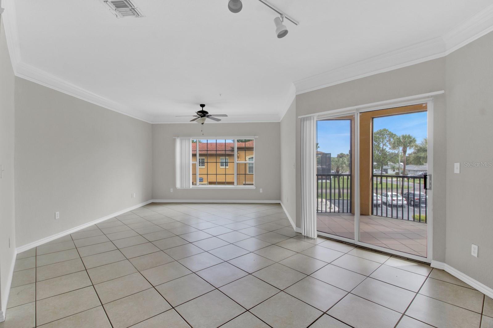 4333 BAYSIDE VILLAGE DR #210, TAMPA, FL, 33615