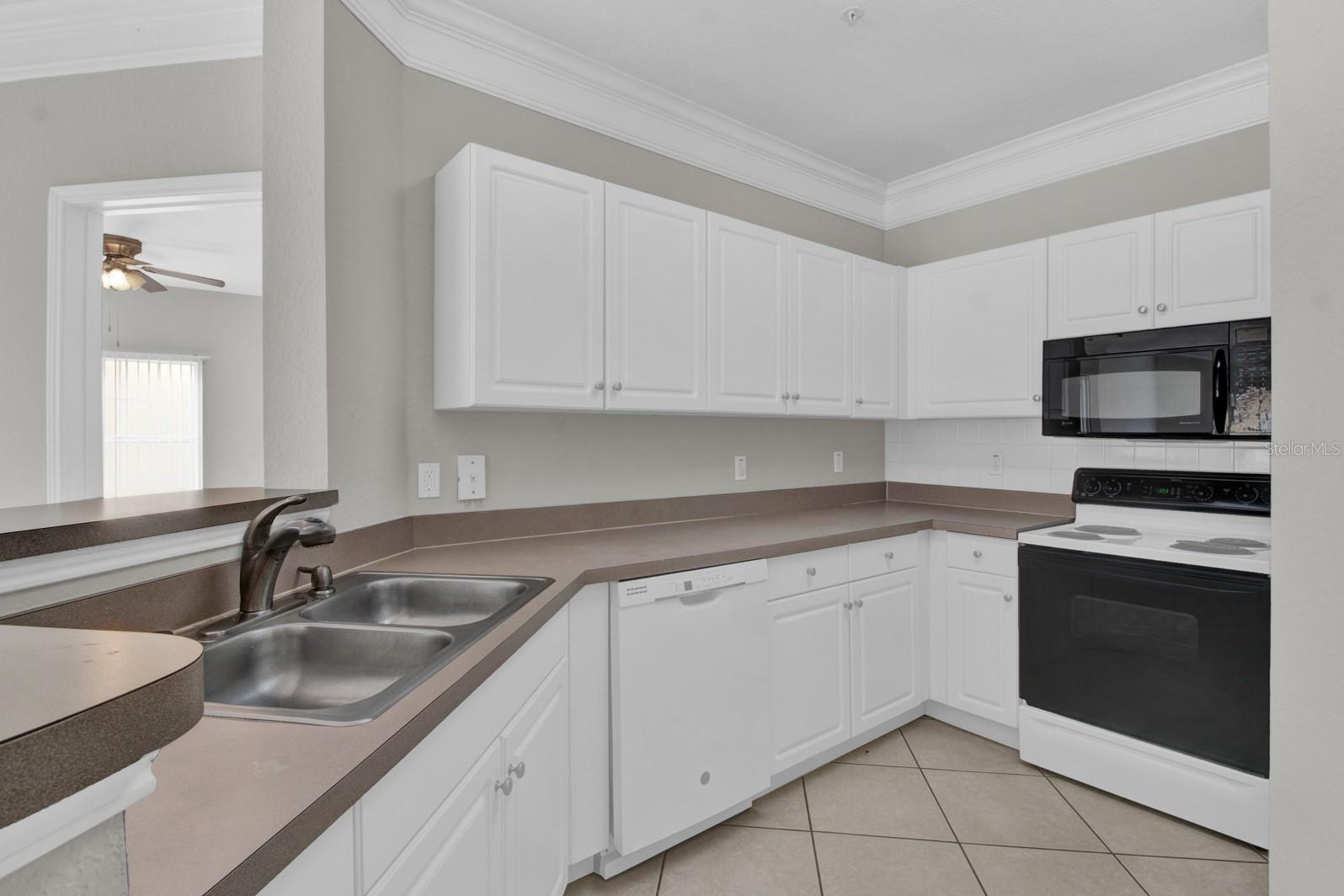 4333 BAYSIDE VILLAGE DR #210, TAMPA, FL, 33615