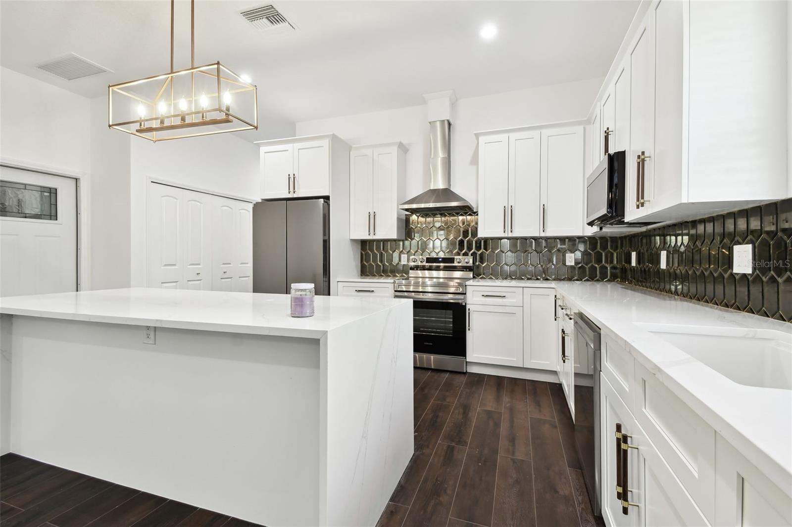 1565 13TH ST S, ST PETERSBURG, FL, 33705