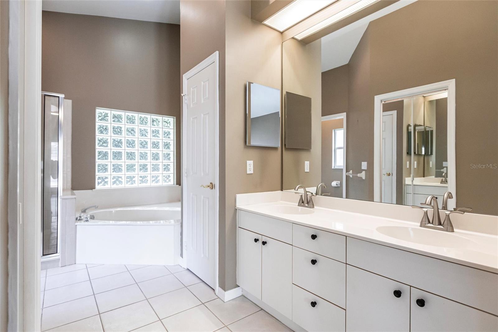 359 PINDO PALM DR, NAPLES, FL, 34104