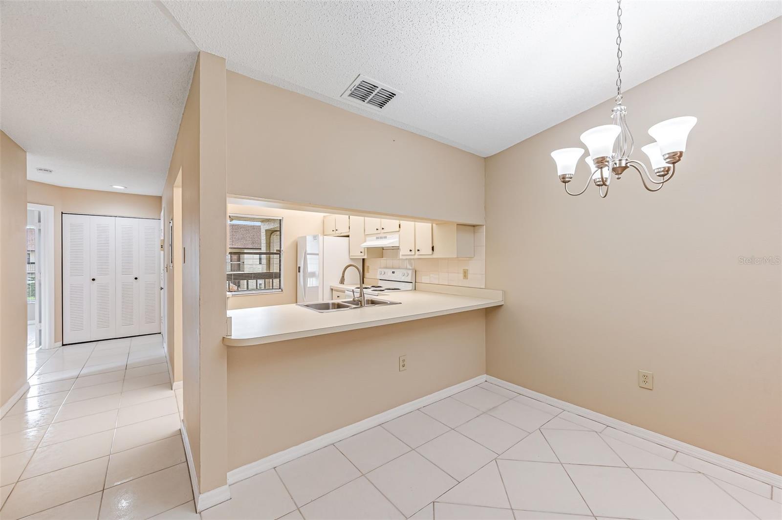 9275 LAKE PARK DR #204, FORT MYERS, FL, 33919