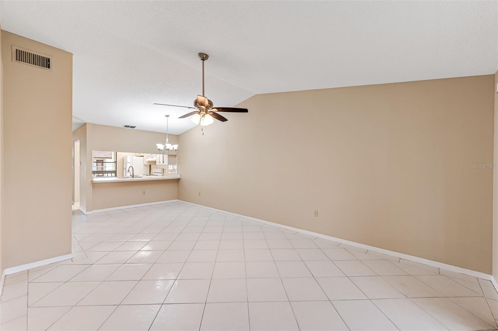 9275 LAKE PARK DR #204, FORT MYERS, FL, 33919