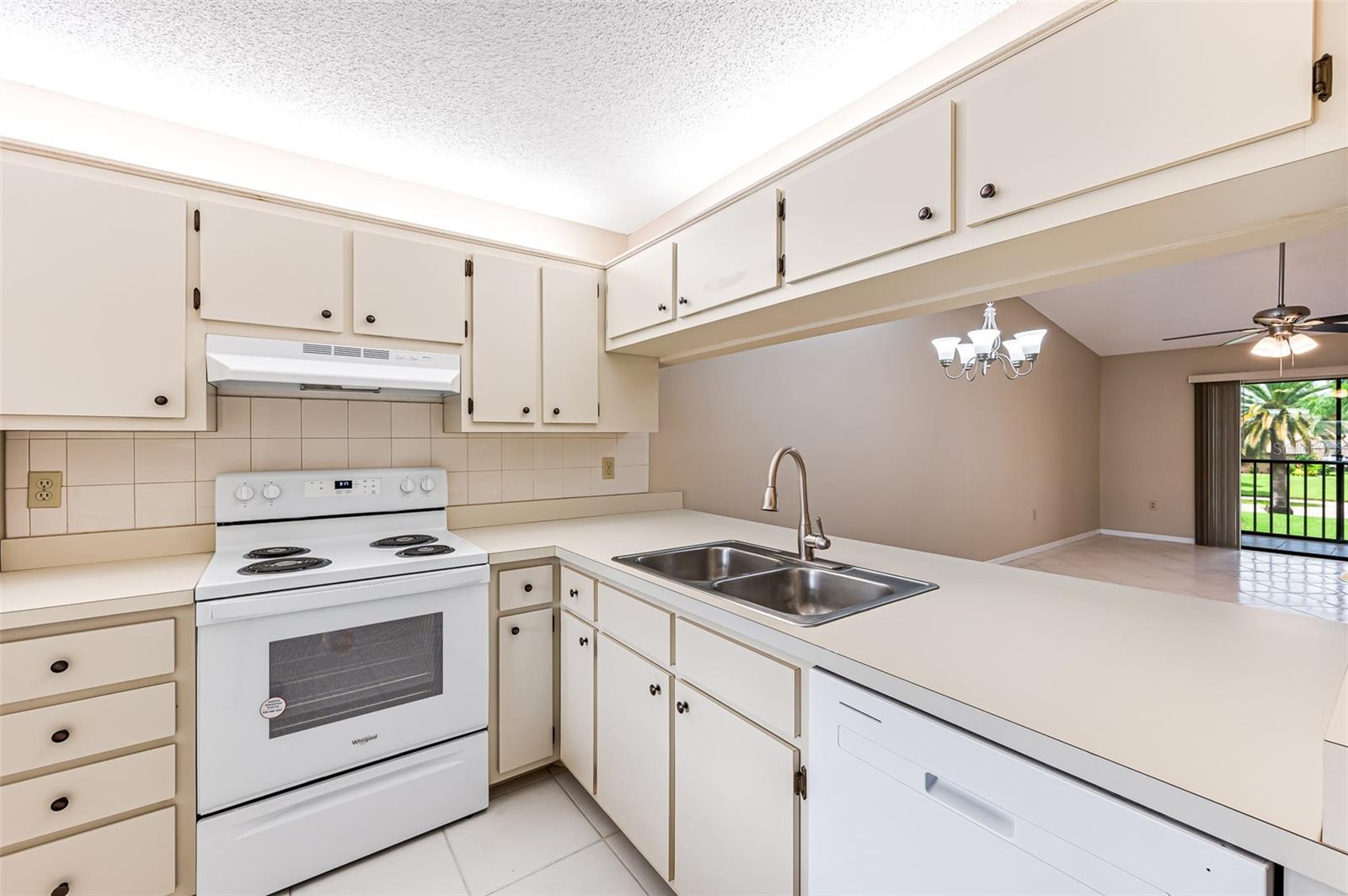 9275 LAKE PARK DR #204, FORT MYERS, FL, 33919
