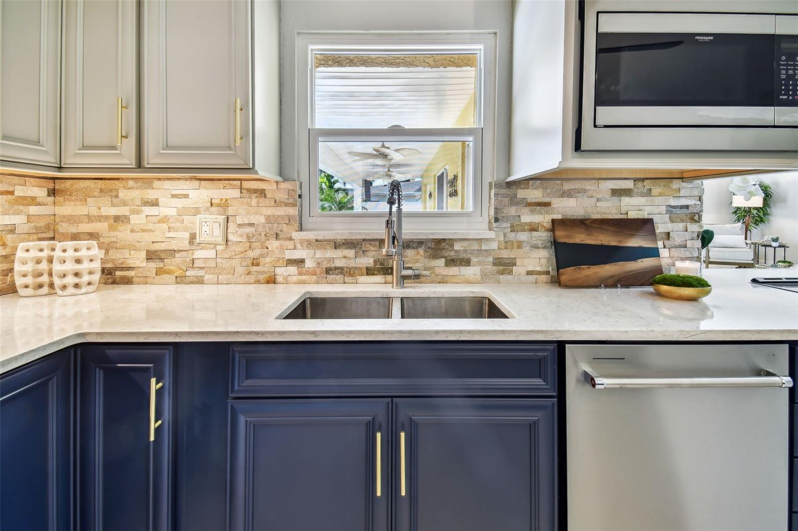 936 79TH ST S, ST PETERSBURG, FL, 33707