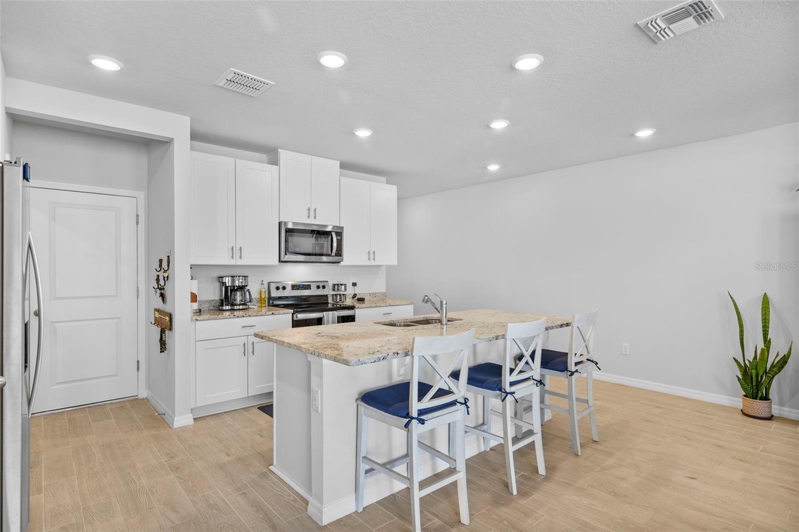 7689 IMAGINATION PL, WESLEY CHAPEL, FL, 33545