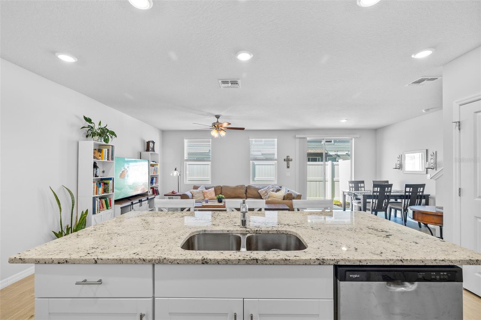 7689 IMAGINATION PL, WESLEY CHAPEL, FL, 33545