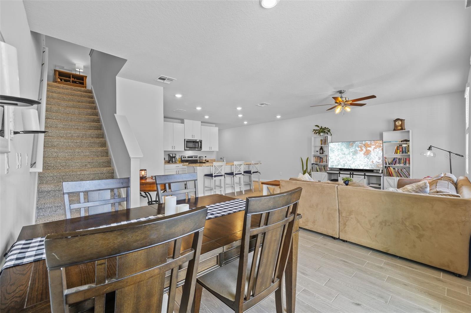7689 IMAGINATION PL, WESLEY CHAPEL, FL, 33545